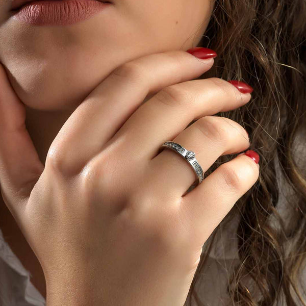 Woman wearing AN JEWELS JEWELRY Mod. AR.R1NS01SC-7 ring showcasing elegant design.