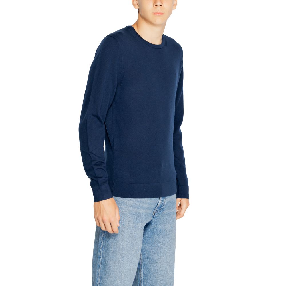Calvin Klein Blue Recycled Wool Sweatshirt with crew neck on model, showcasing sustainable fashion, RWS-certified knitted design.