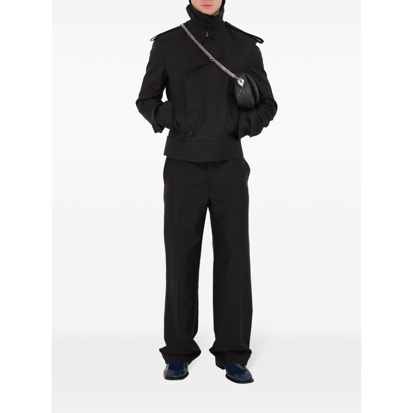 Front view with bag zipped and handles upright.