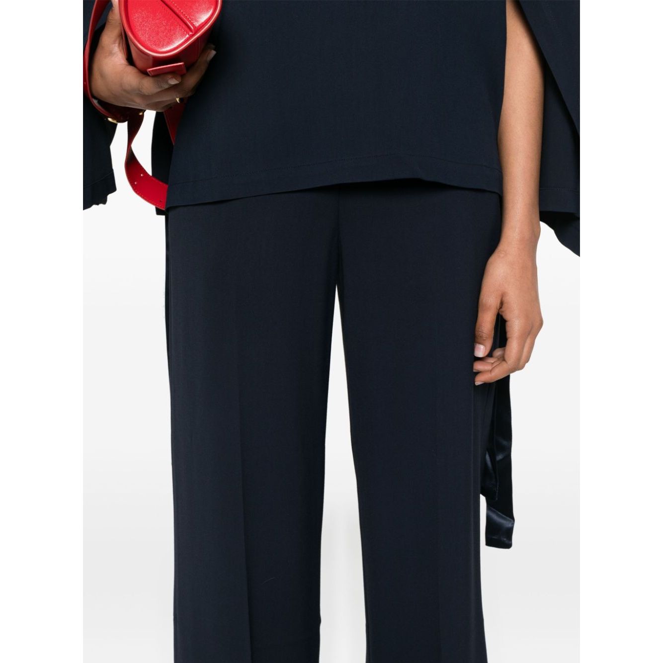 Front view with bag zipped and handles upright.