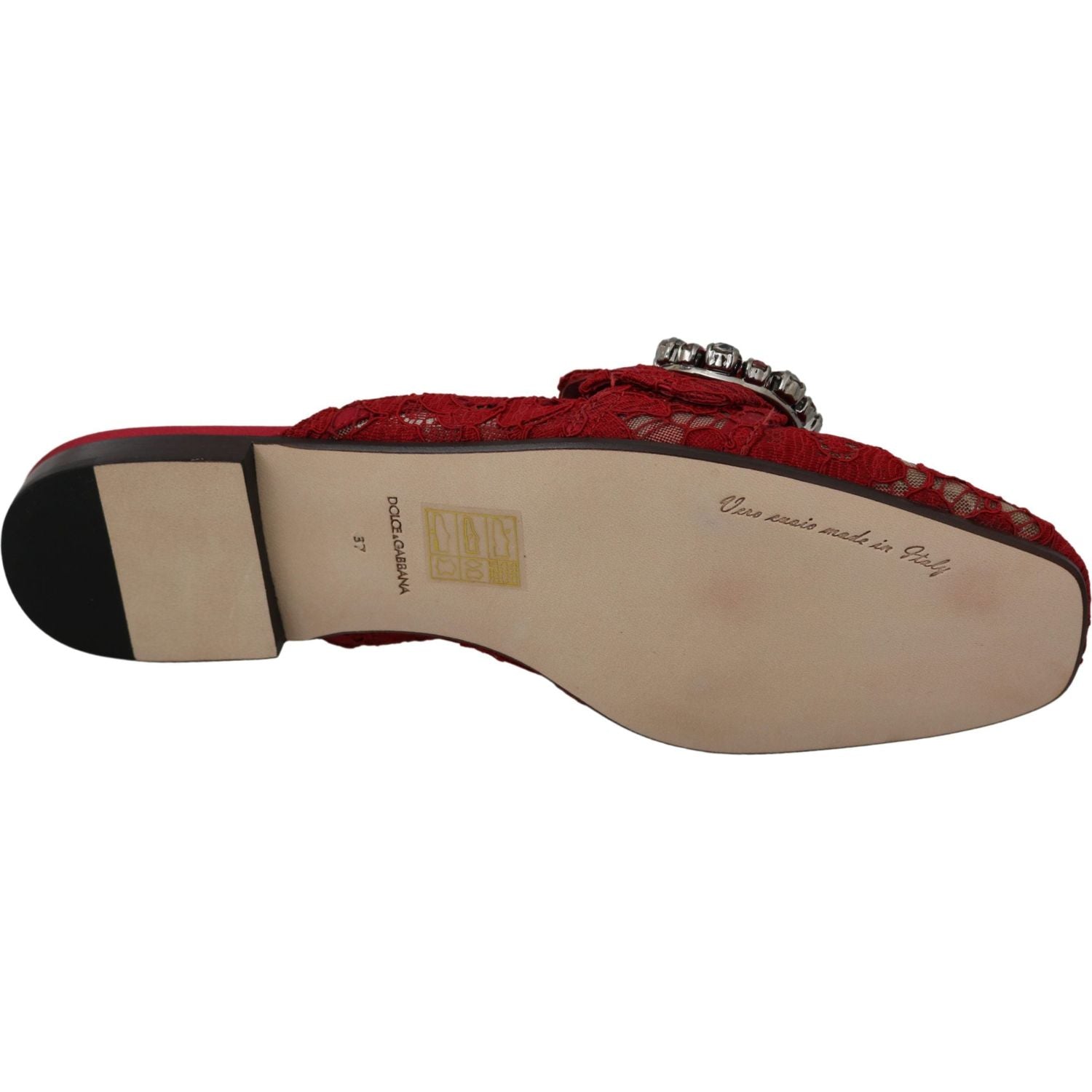 حذاء مسطح أحمر لامع من دولتشي آند غابانا مزين بالكريستال