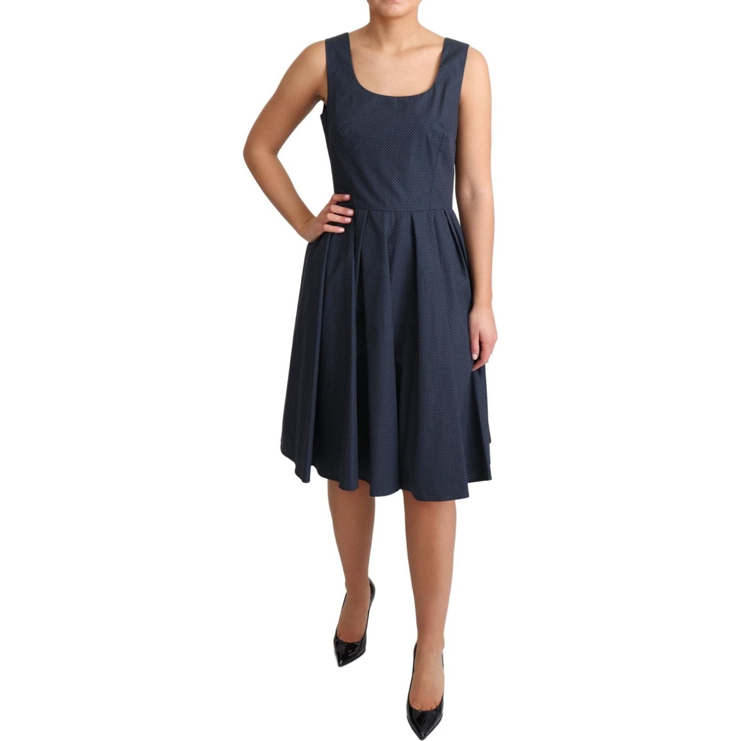 فستان دولتشي آند غابانا الأنيق ذو الخطوط الزرقاء المنقط