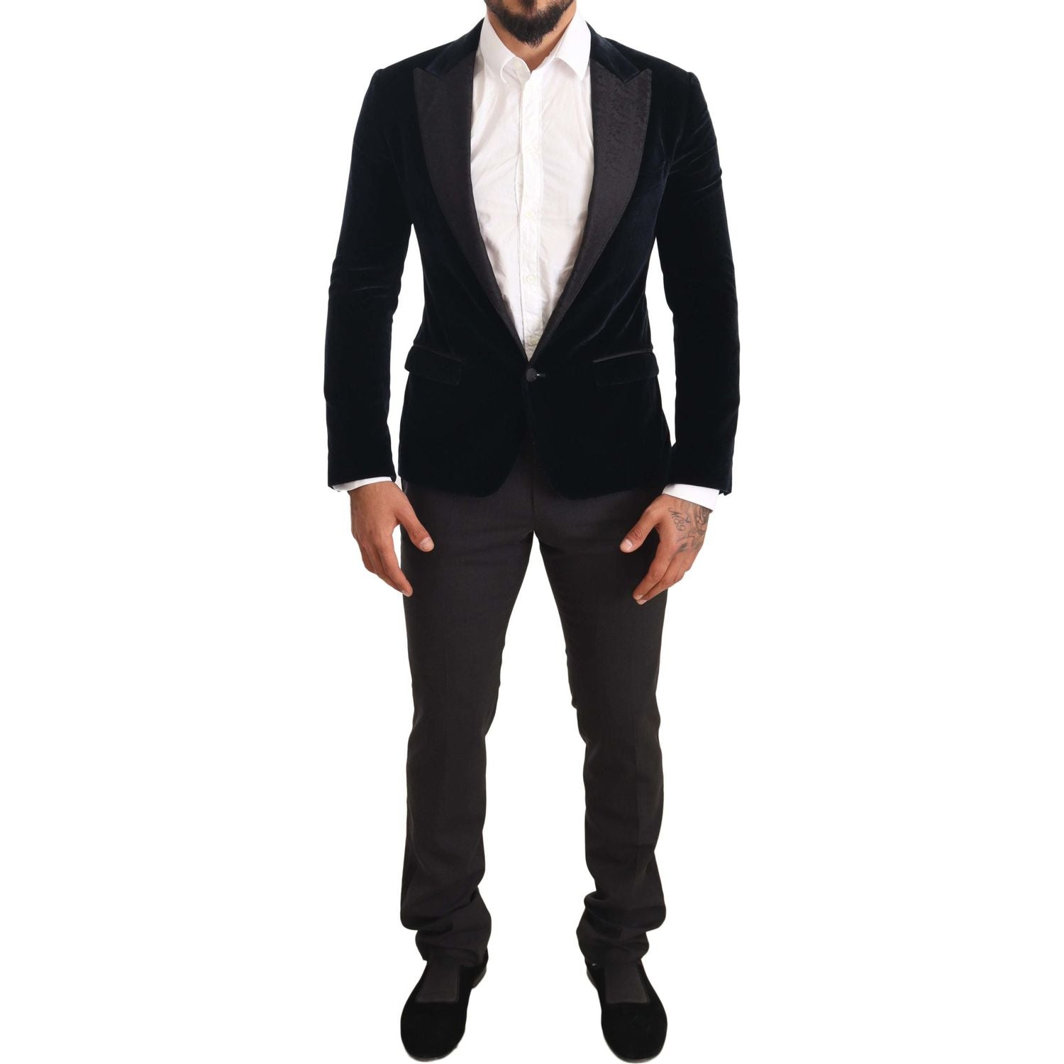 بدلة مخملية أنيقة مكونة من قطعتين باللون الأزرق من دولتشي آند غابانا