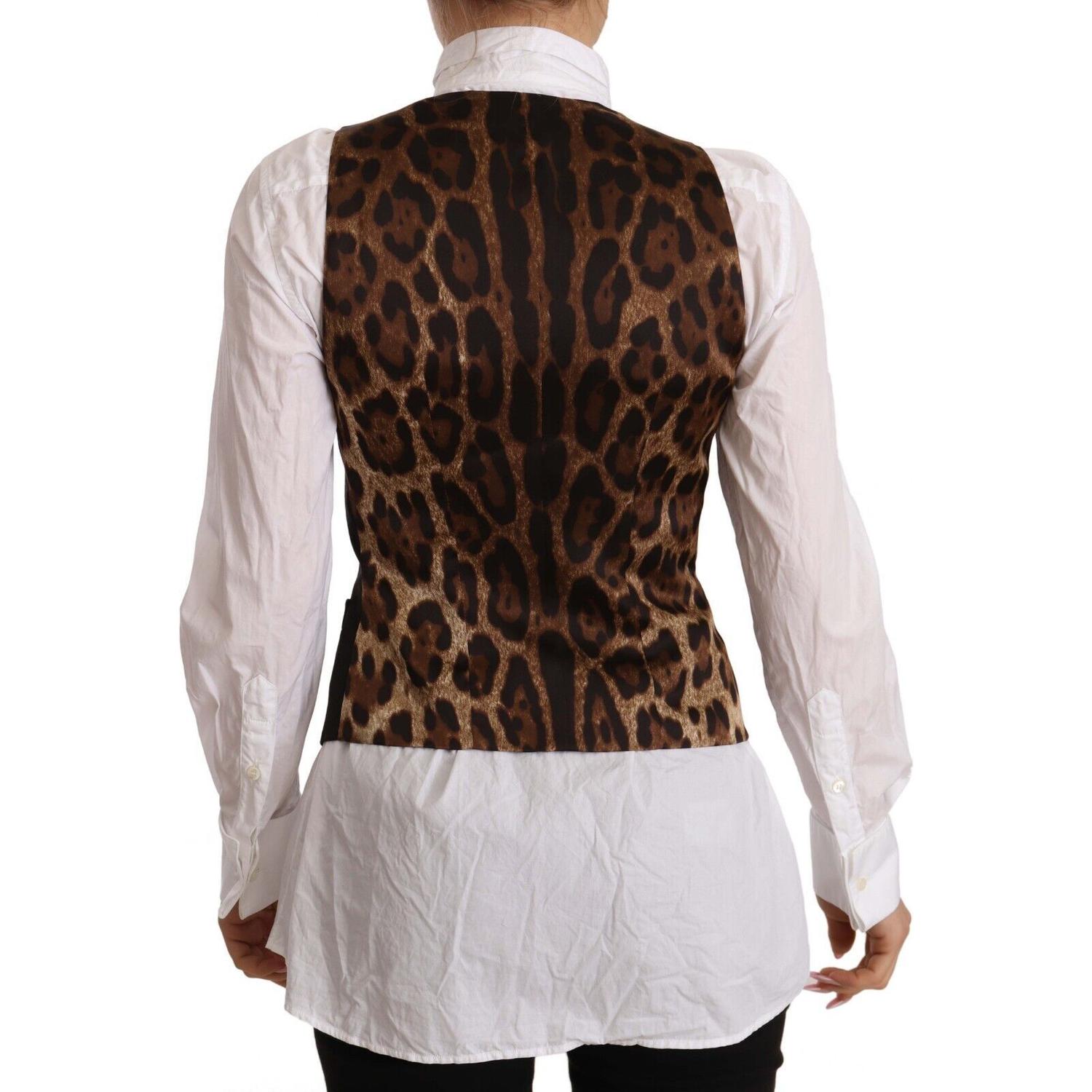 بلوزة أنيقة باللون الأسود بأزرار من دولتشي آند غابانا