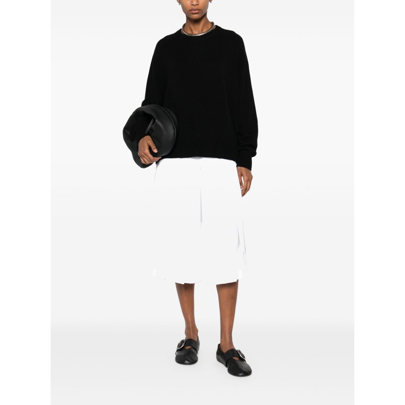 Model wearing SOFT GOAT Sweaters Black cashmere boyfriend crewneck jumper with ribbed trim crew neck and long sleeves.