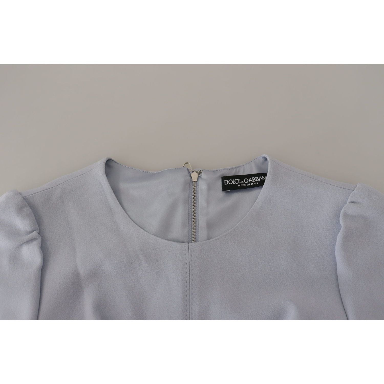 فستان دولتشي آند غابانا الأنيق باللون الأزرق الفاتح