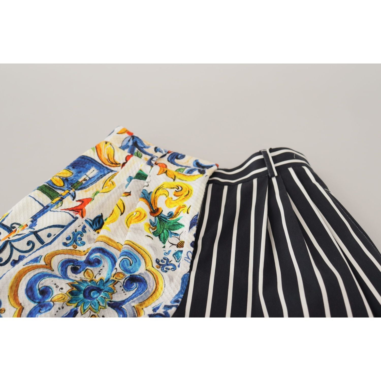 شورت برمودا مصمم من دولتشي آند غابانا ماجوليكا بخصر مرتفع