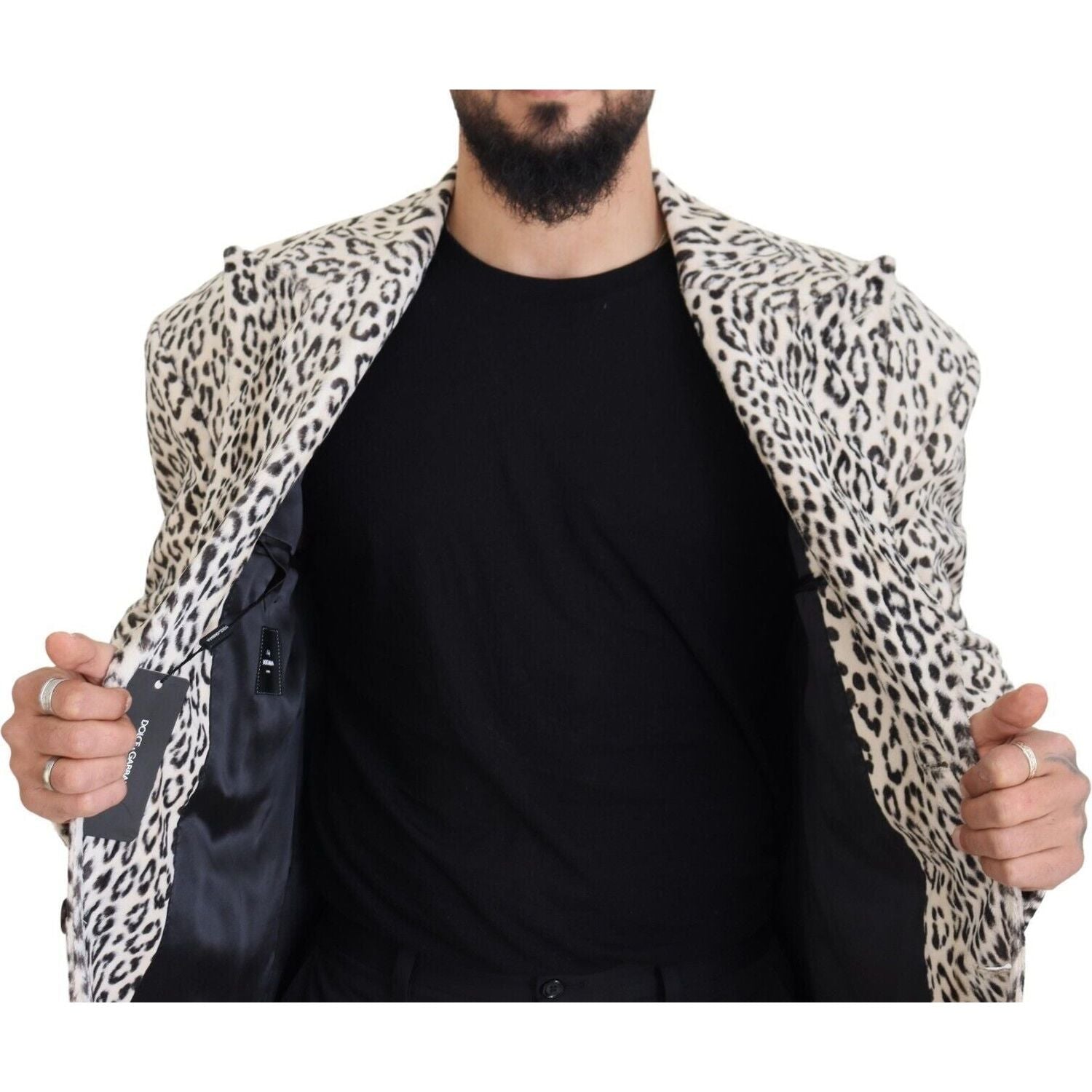 سترة أنيقة بيضاء اللون من دولتشي آند غابانا بقصّة Slim-Fit