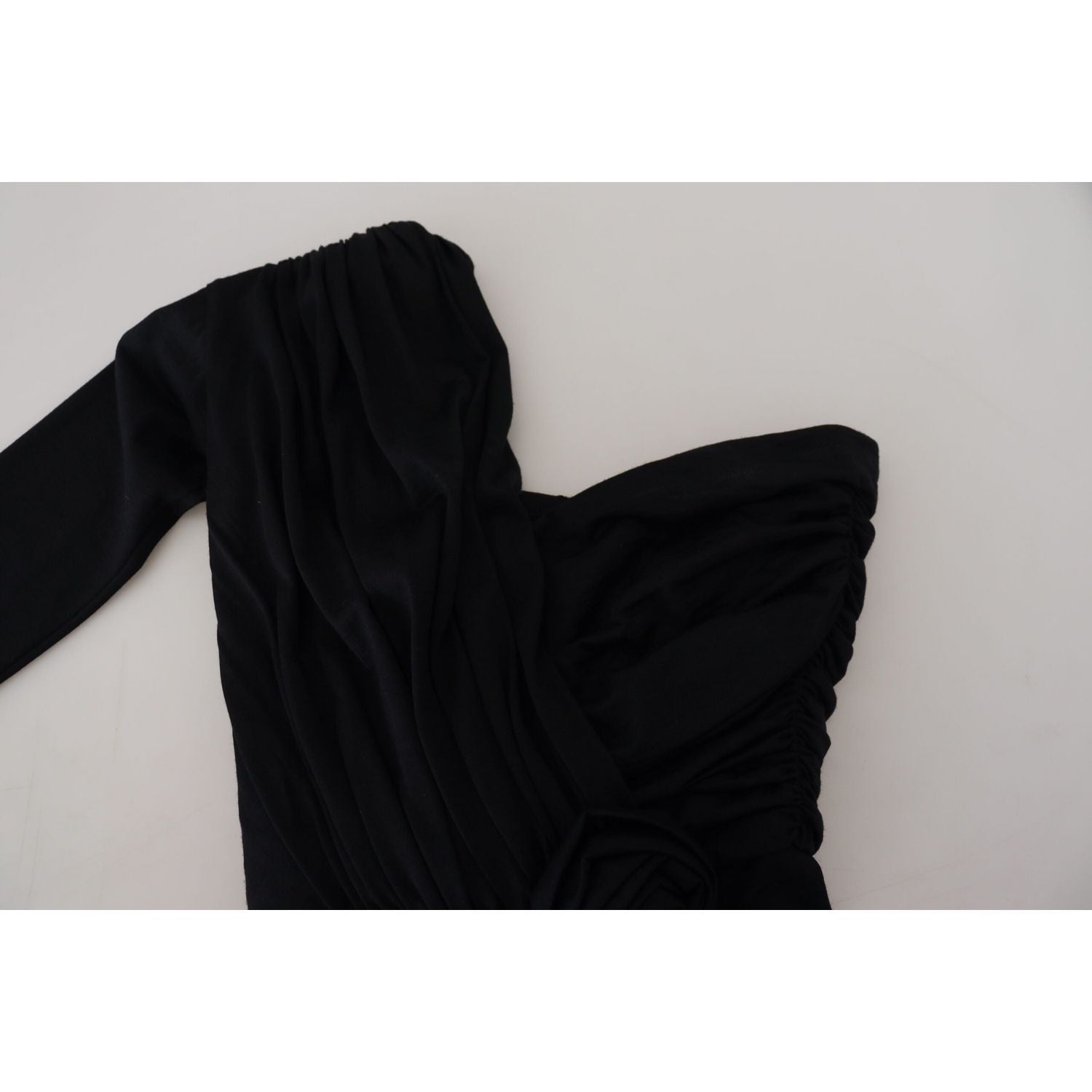 فستان دولتشي آند غابانا الأنيق ذو الكتف الواحد