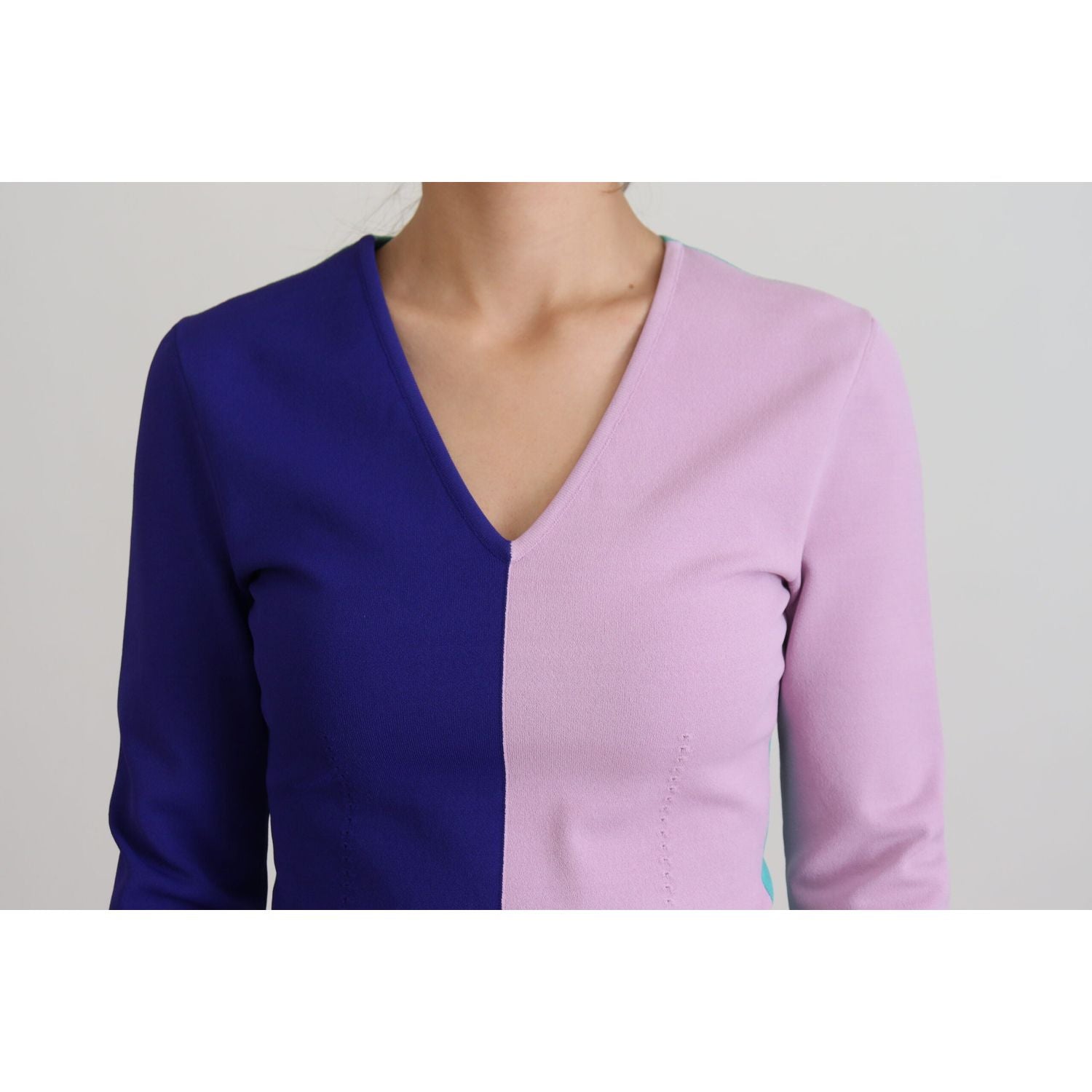 سترة صوفية أنيقة متعددة الألوان بفتحة رقبة على شكل حرف V من دولتشي آند غابانا