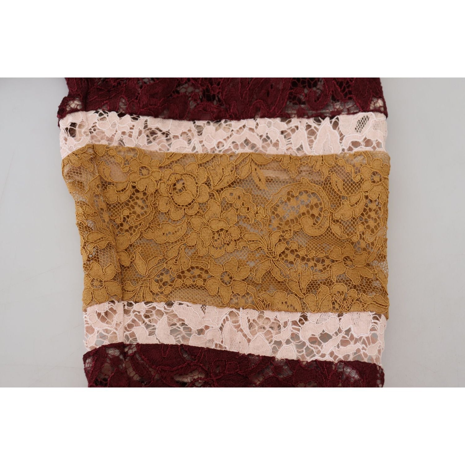 سترة متعددة الألوان بفتحة رقبة على شكل حرف V من دولتشي آند غابانا