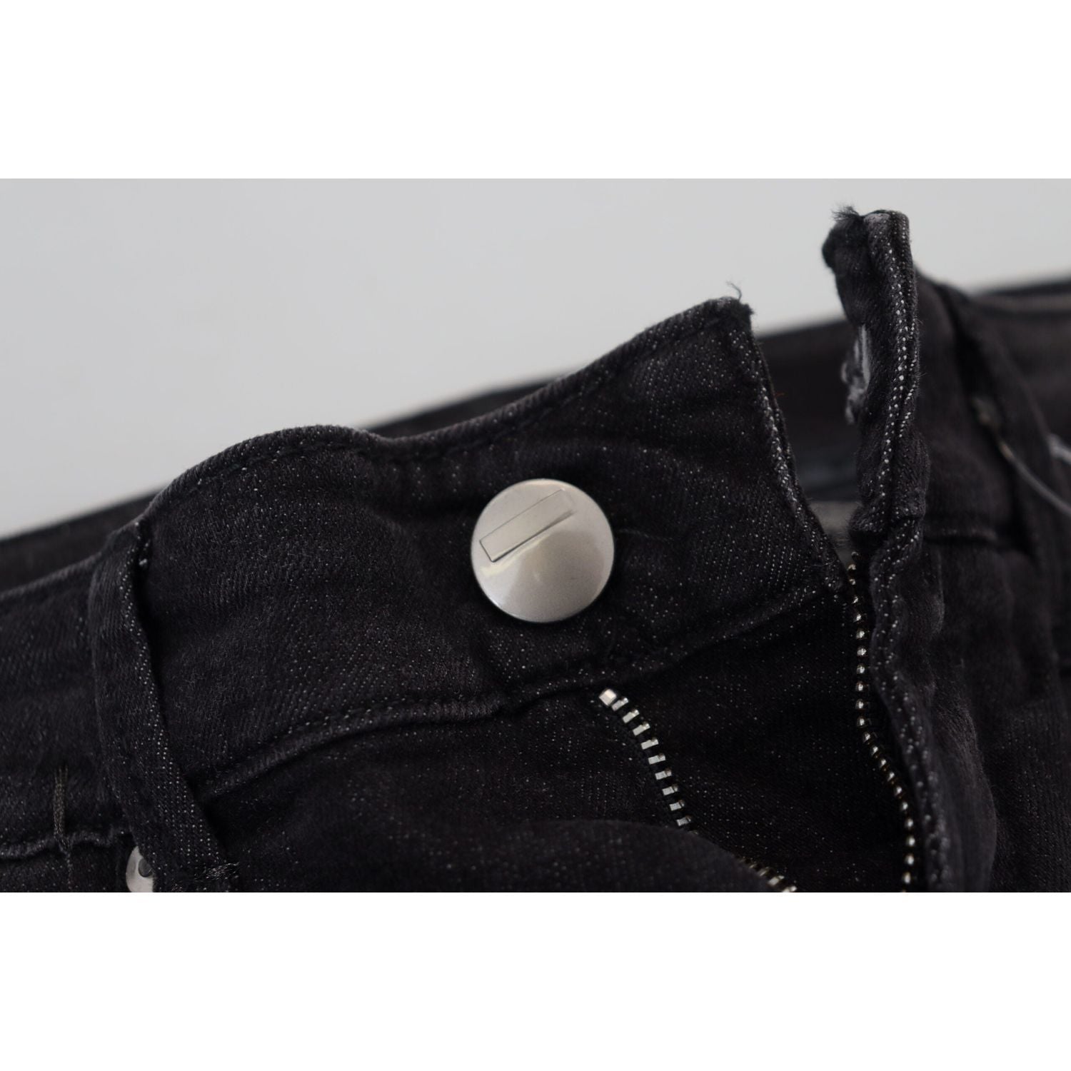 بنطلون جينز Acht Chic أسود بخصر منخفض وساق مستقيمة