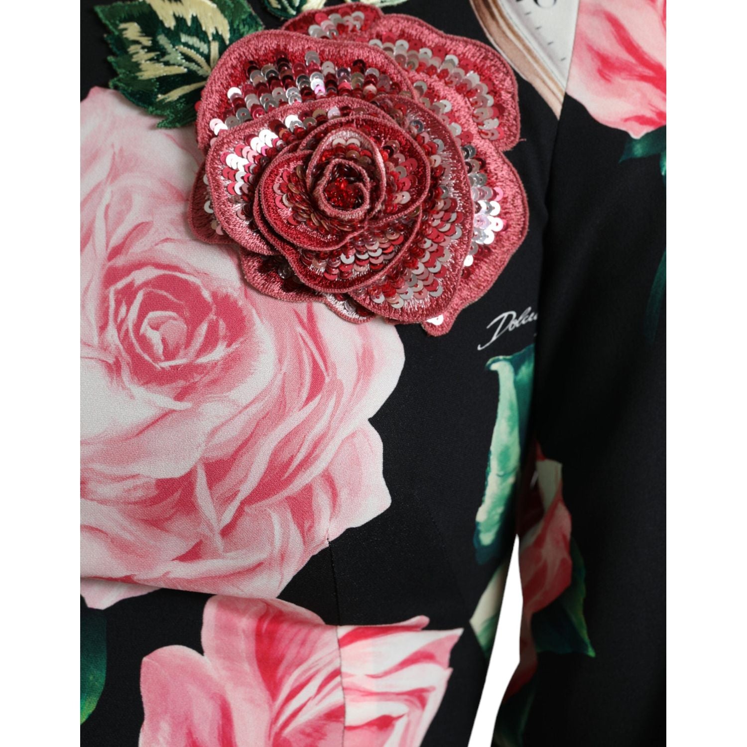 فستان دولتشي آند غابانا الساحر ذو التصميم الزهري على شكل حرف A مع تفاصيل الترتر