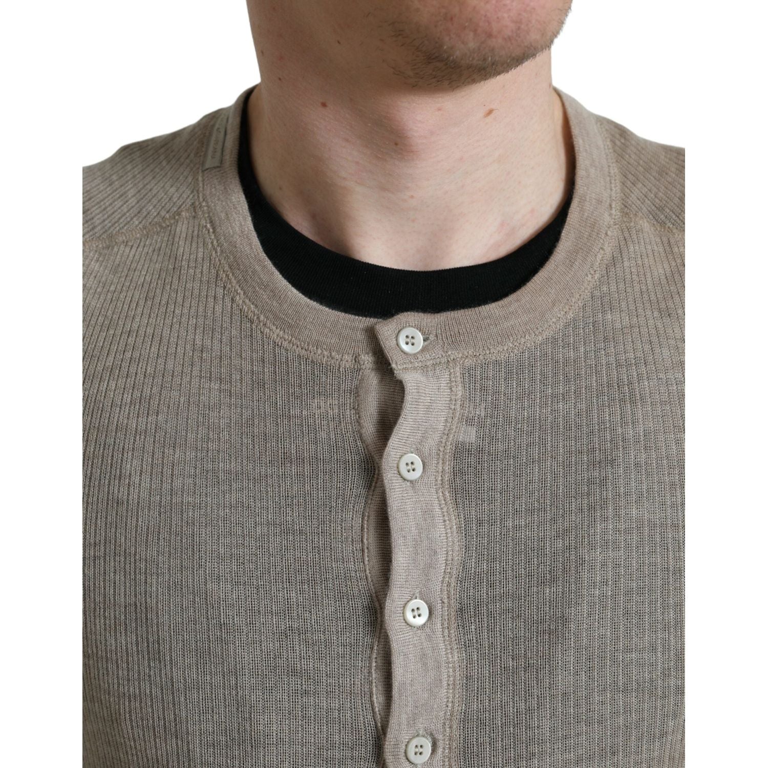 سترة كشمير هينلي أنيقة باللون البيج من دولتشي آند غابانا