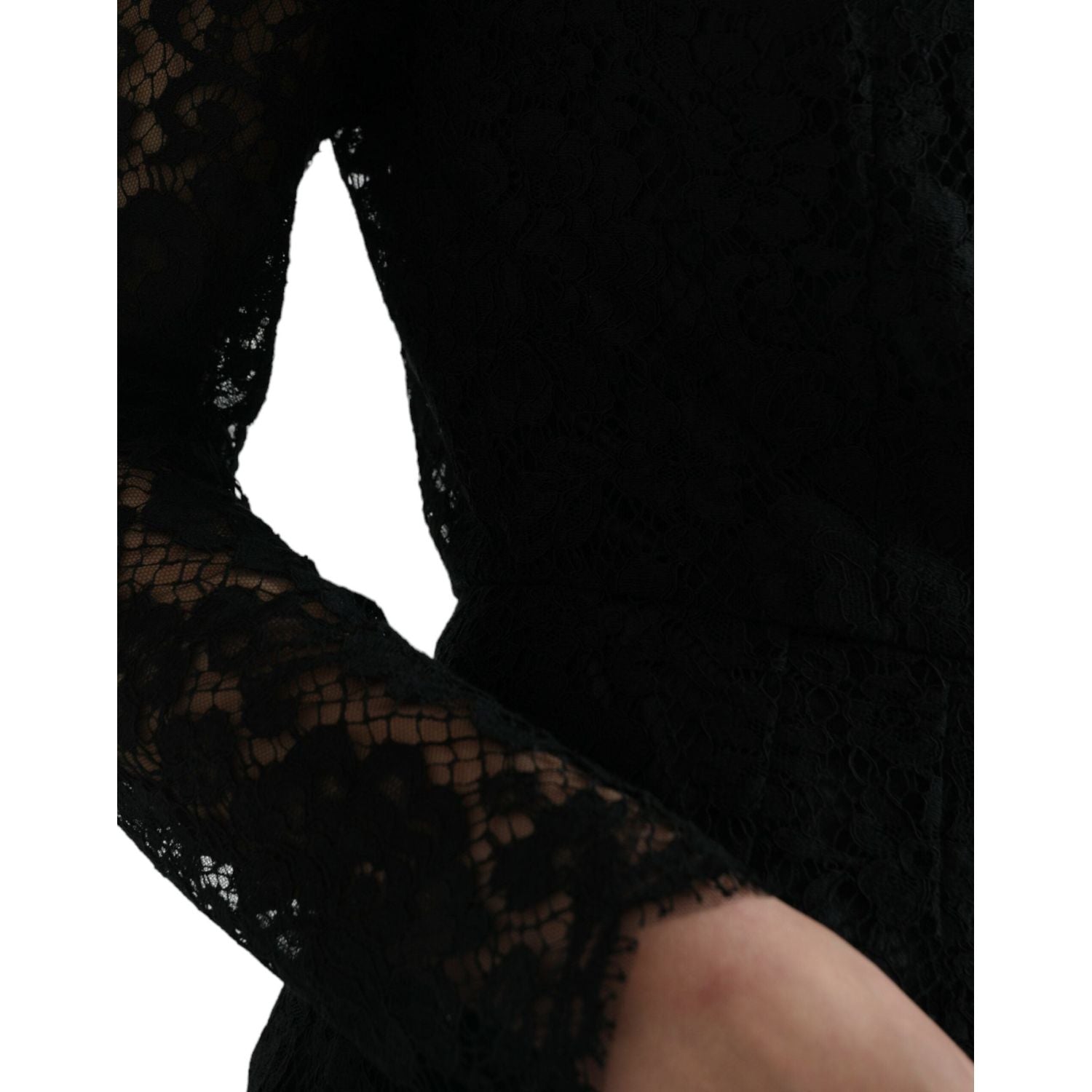 فستان دولتشي آند غابانا الأنيق المزين بالكريستال