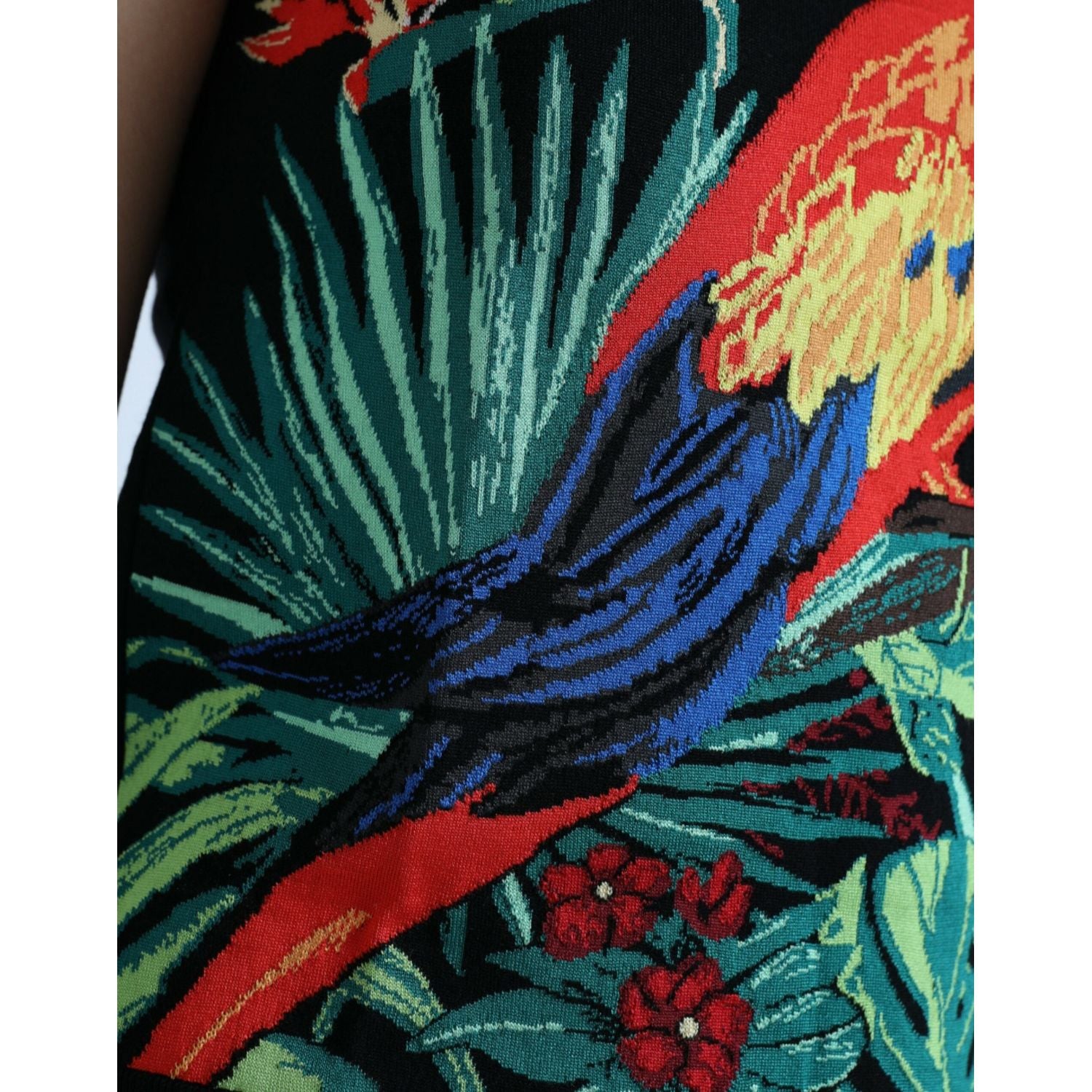 بلوزة دولتشي آند غابانا الأنيقة ذات الرقبة الدائرية بطبعة الغابة