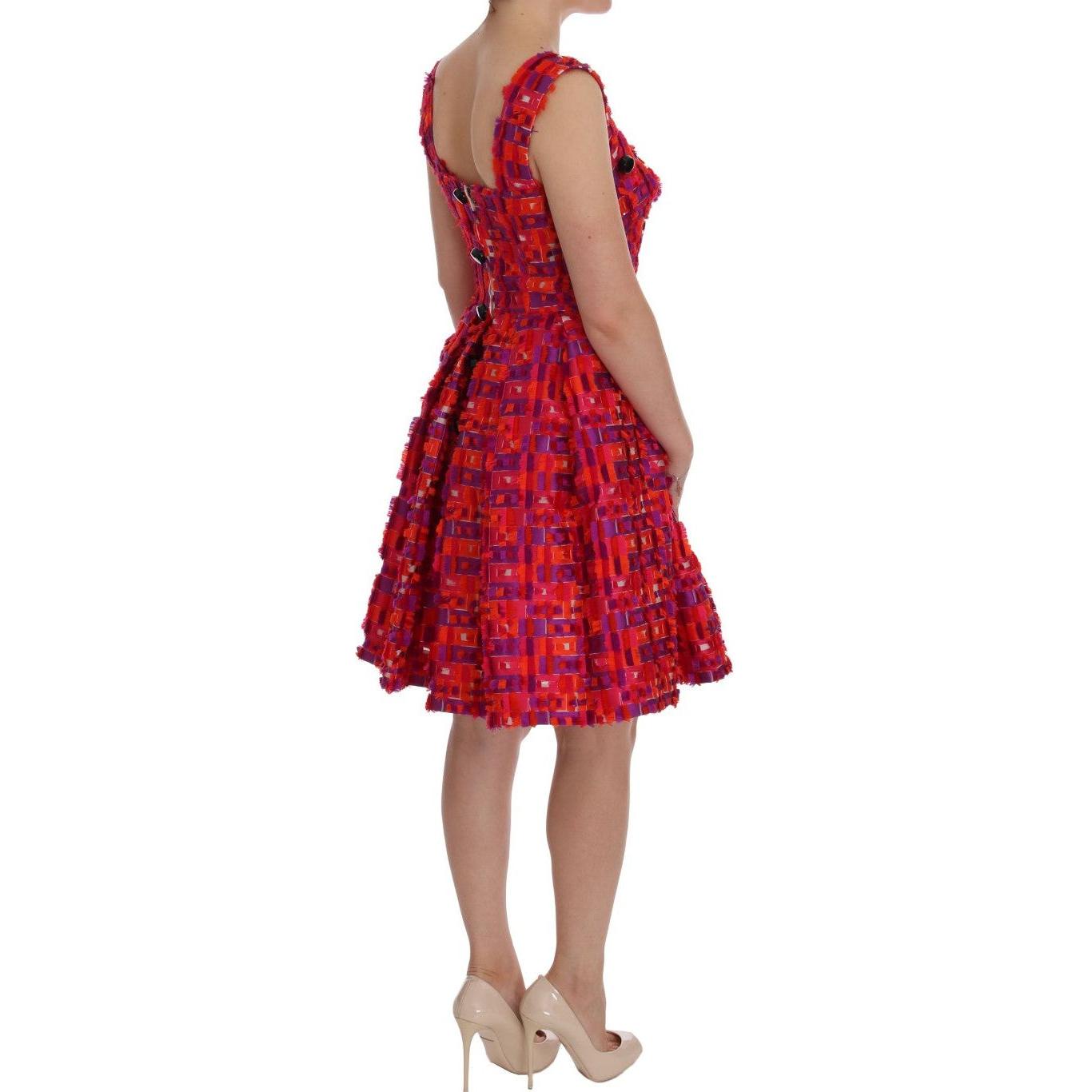 فستان دولتشي آند غابانا الأنيق باللون الوردي بدون أكمام