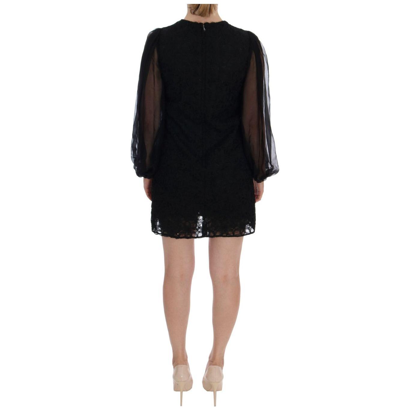 فستان دولتشي آند غابانا الأنيق المصنوع من الدانتيل الأسود مع تطريز على شكل قلب