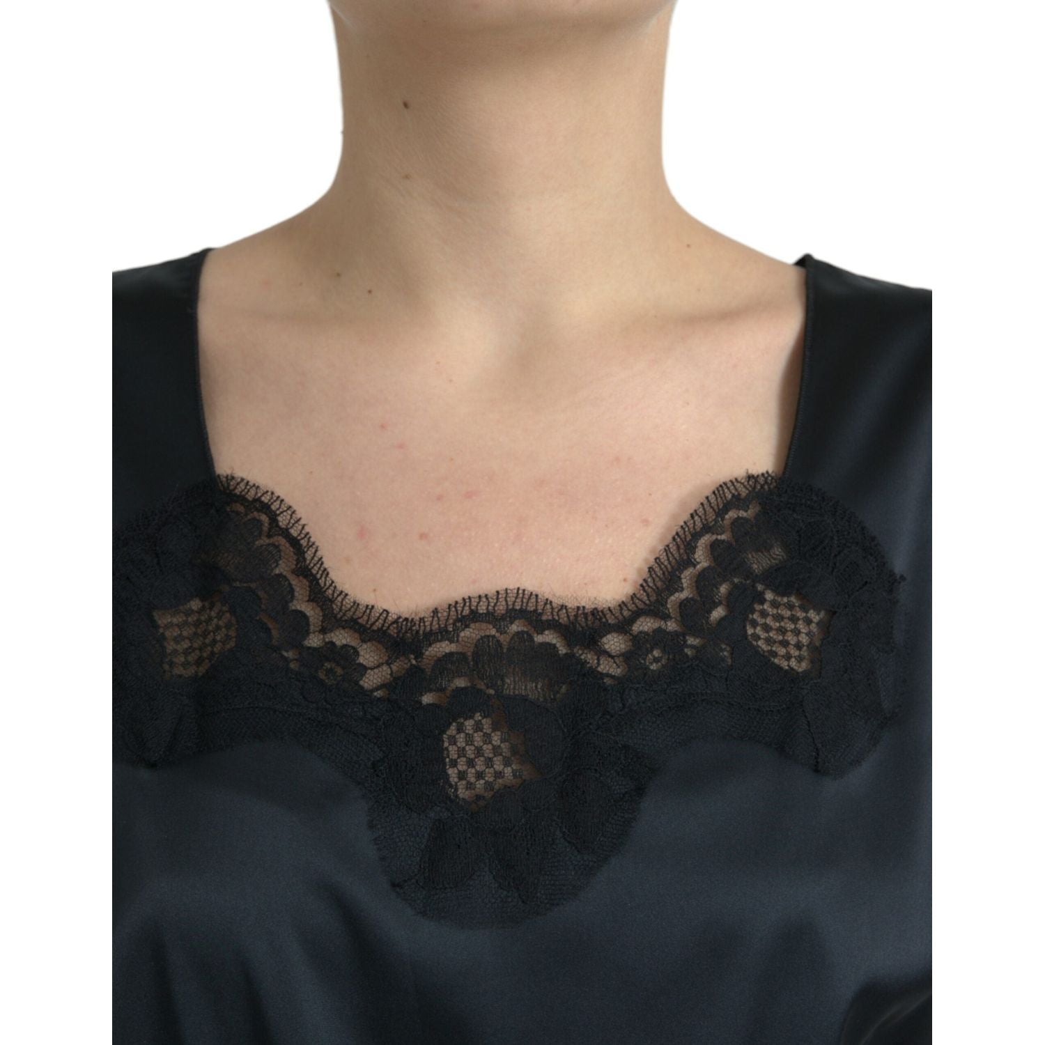 فستان دولتشي آند غابانا متوسط ​​الطول من البوليستر الأسود مع حواف من الدانتيل