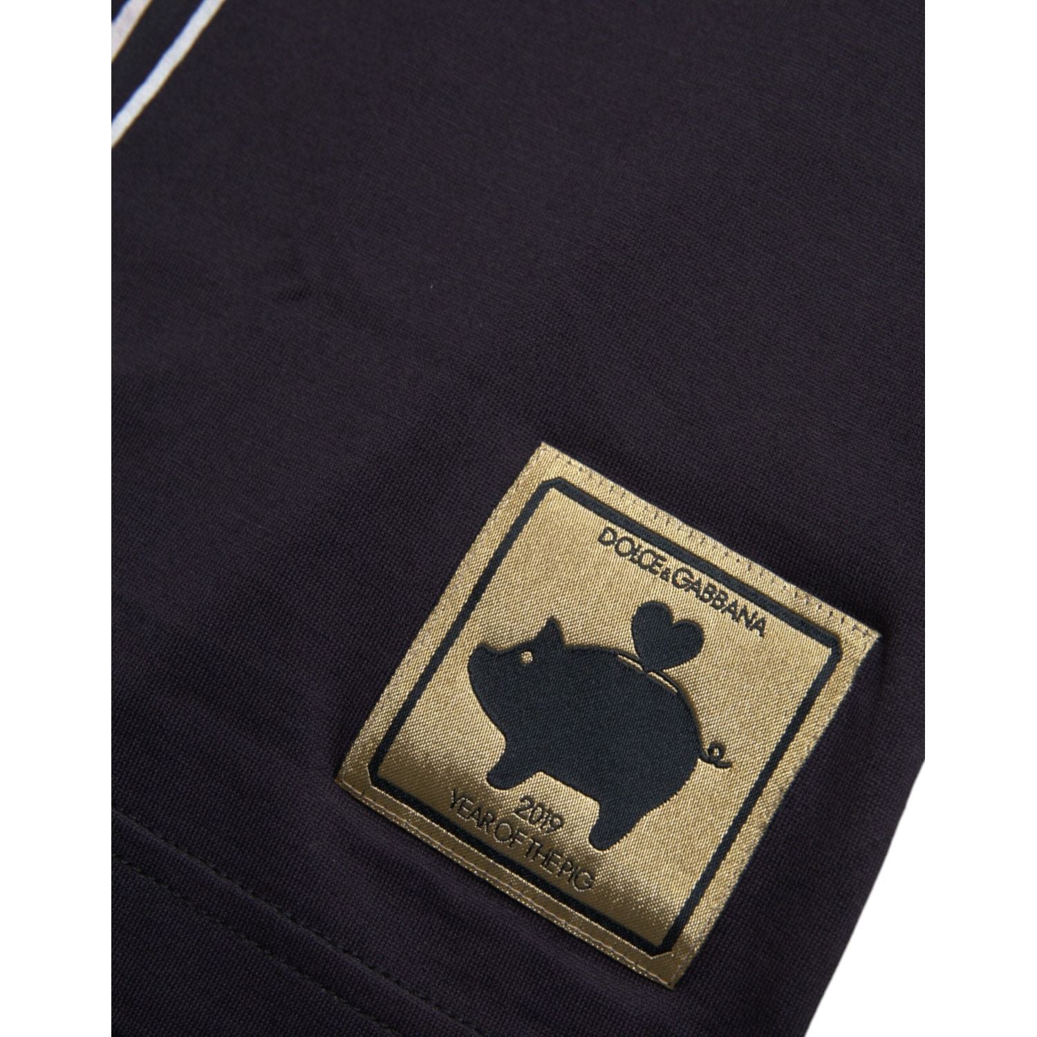 تي شيرت دولتشي آند غابانا قطني أسود بطبعة عام الخنزير 2019