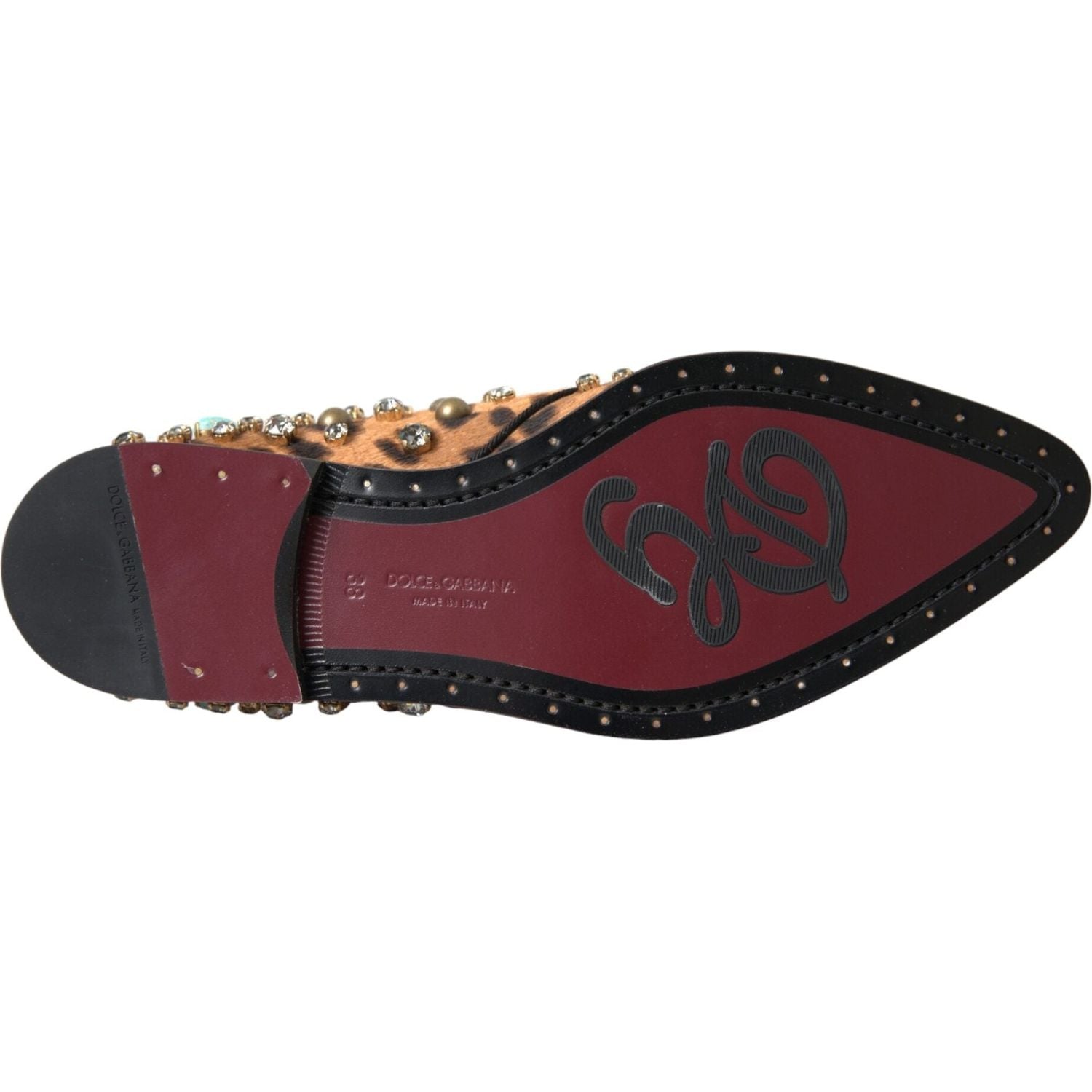 فستان بني من دولتشي آند غابانا بنقشة جلد النمر وكريستال وأحذية بروكي