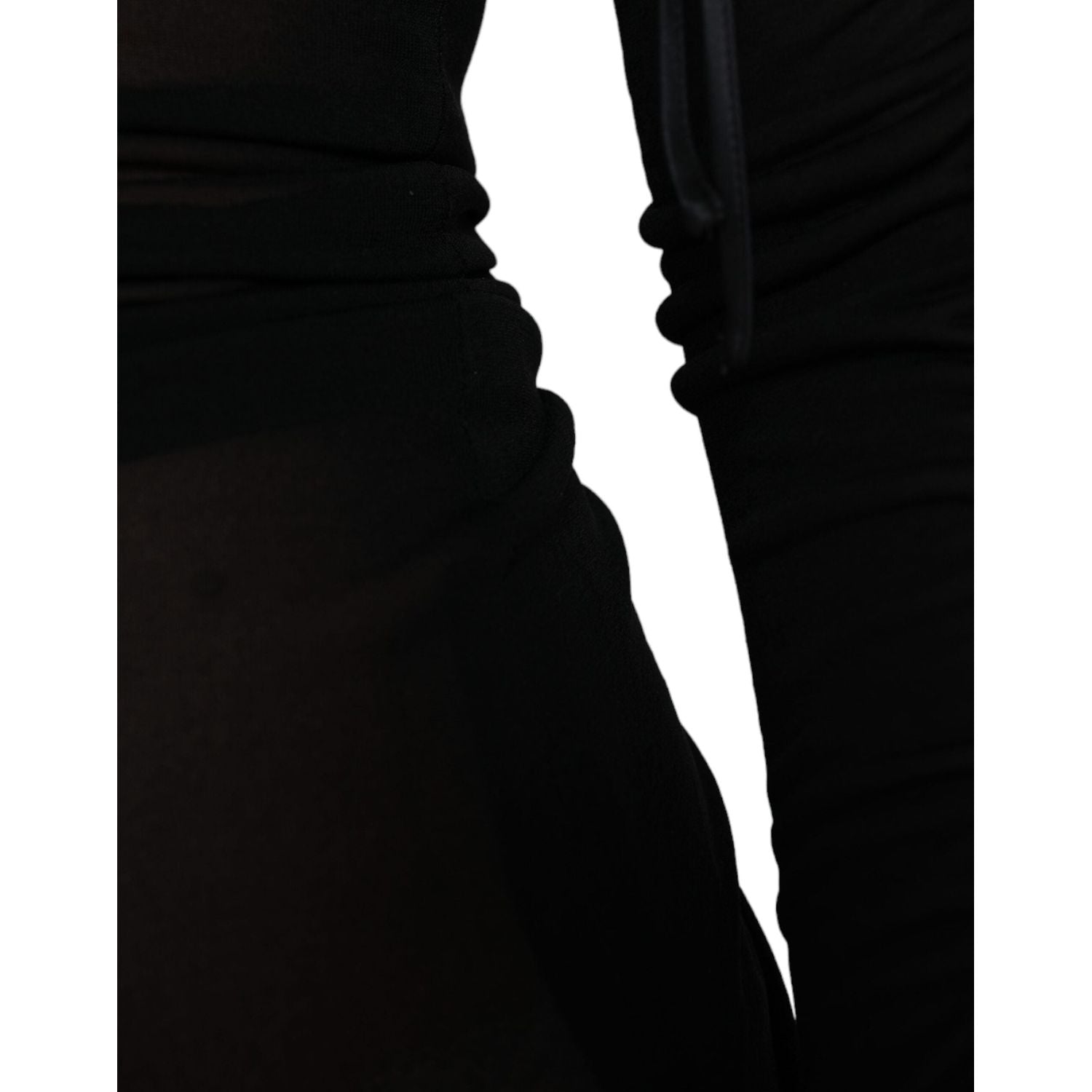 فستان دولتشي آند غابانا الأسود الشفاف ذو الخصر الضيق