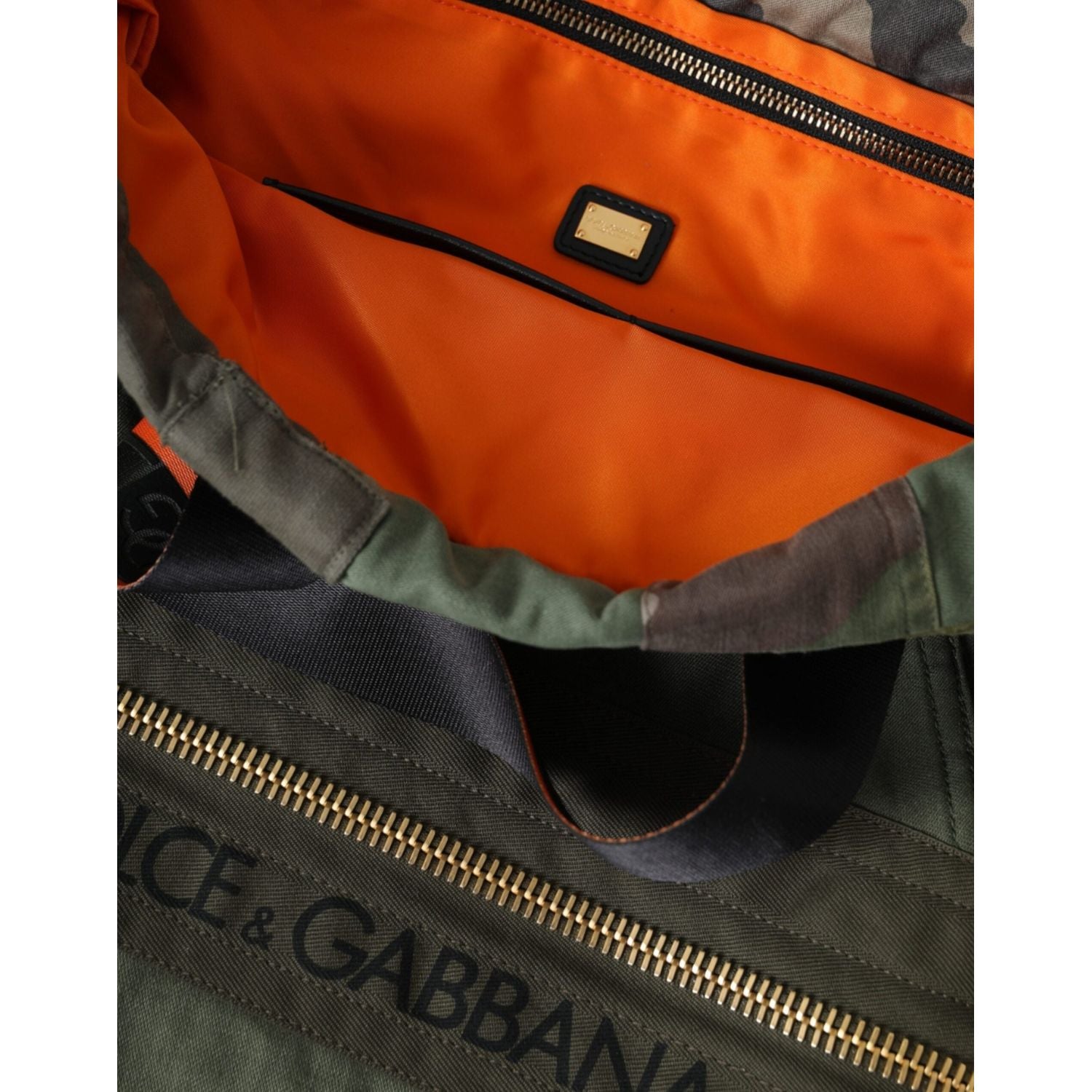 حقيبة ظهر من دولتشي آند غابانا باللون الأخضر العسكري المرقعة