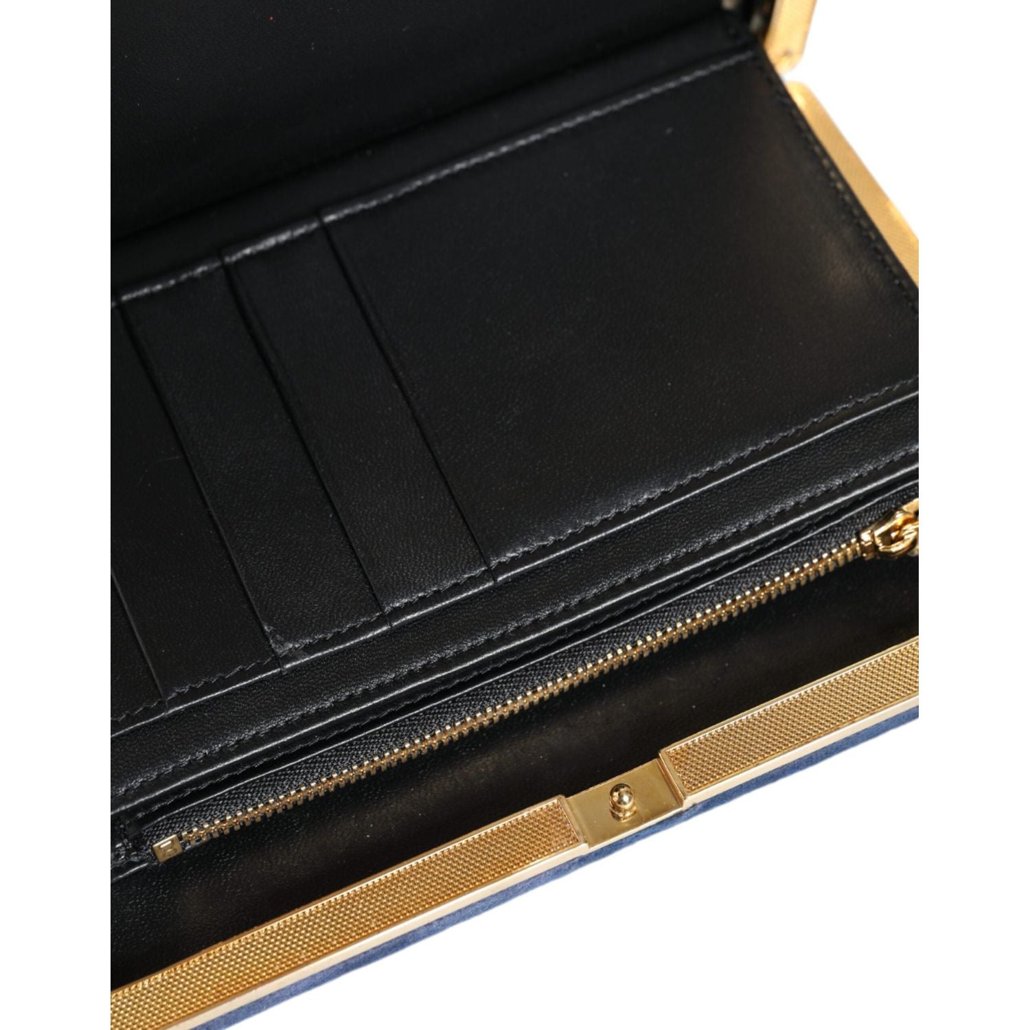 حقيبة كلاتش للحفلات المسائية من دولتشي آند غابانا باللون الأزرق المخملي بإطار ذهبي