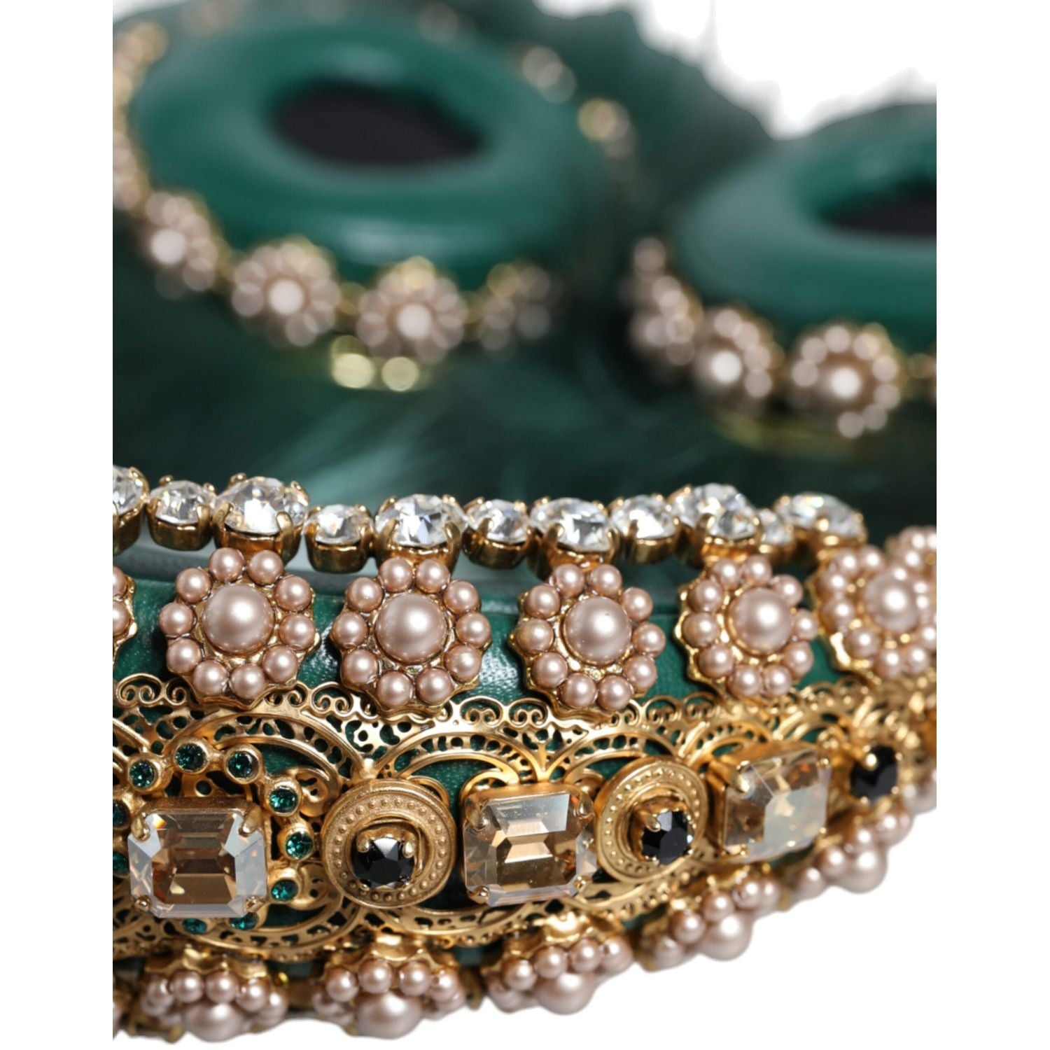 سماعات رأس دولتشي آند غابانا باللون الأخضر الذهبي من الفرو الكريستالي مع نظام صوت AUX