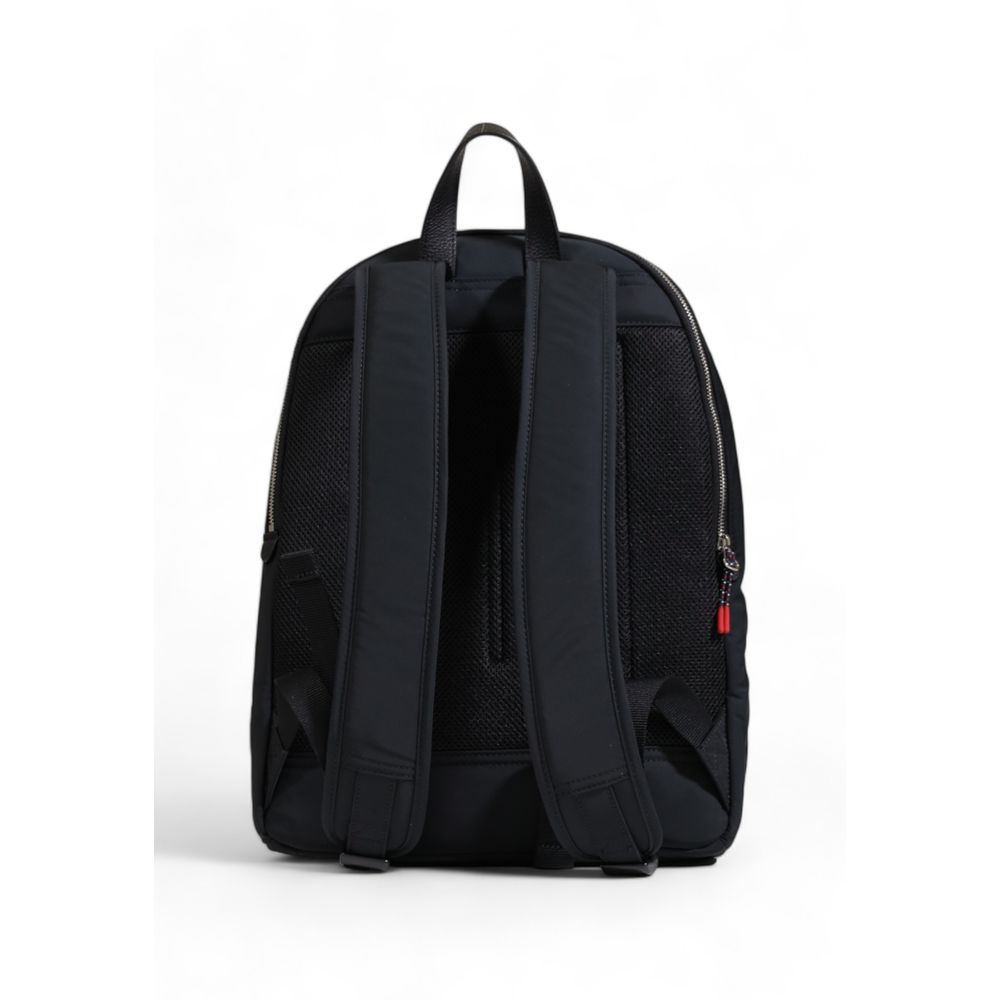 Front view with bag zipped and handles upright.