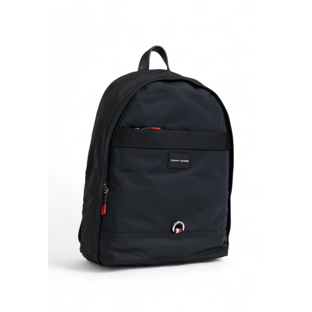 Front view with bag zipped and handles upright.