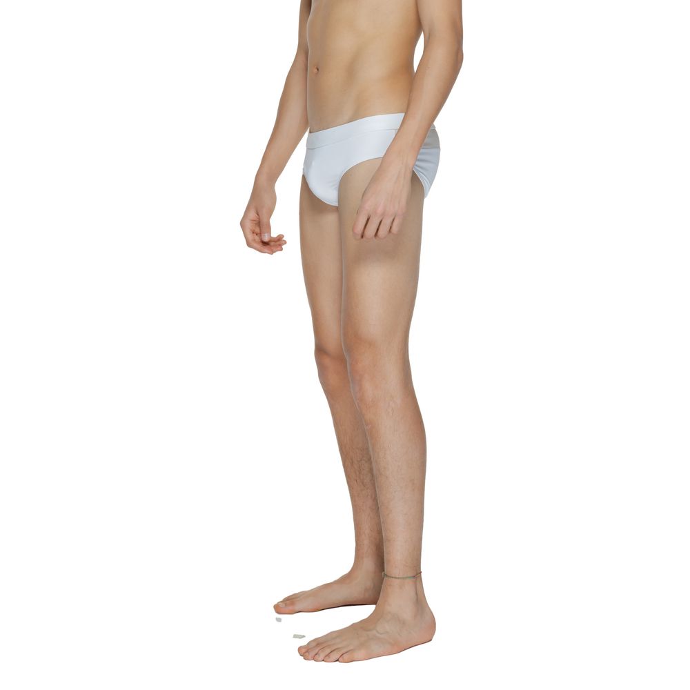Front view with bag zipped and handles upright.