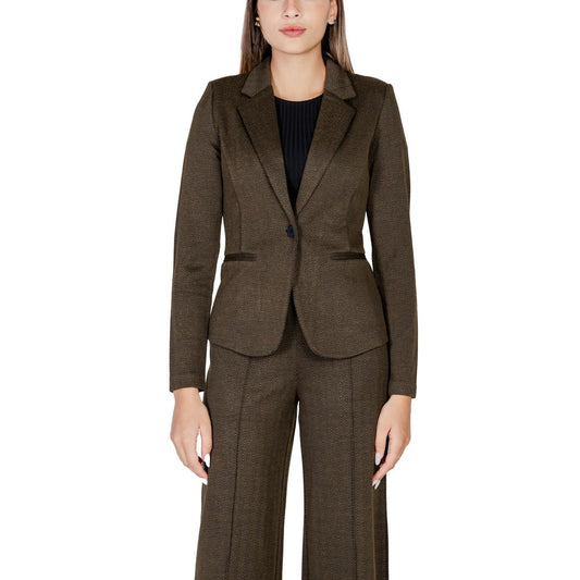 Woman wearing ICHI Green Polyester Blazer with refined jacquard fabric