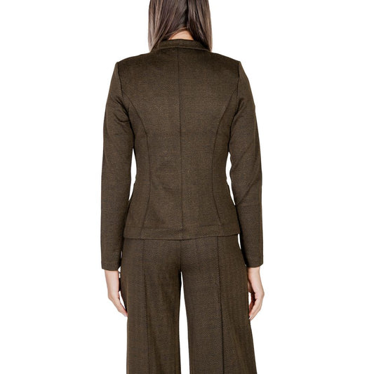 Back view of ICHI Green Polyester Blazer on model, showcasing structured silhouette in refined jacquard fabric.