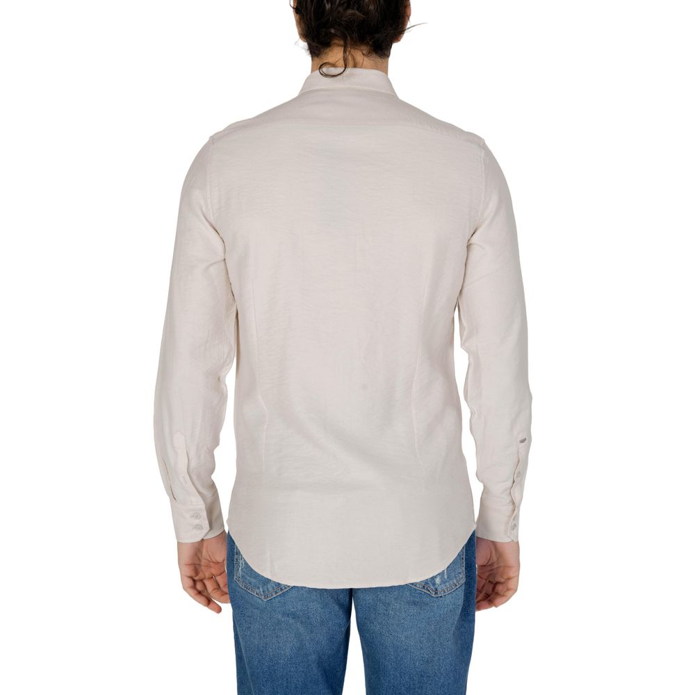 Front view with bag zipped and handles upright.