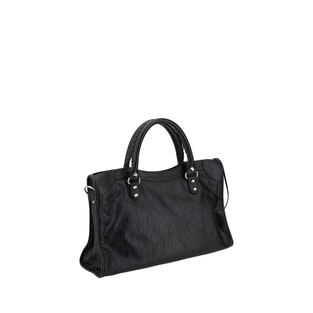 Front view with bag zipped and handles upright.