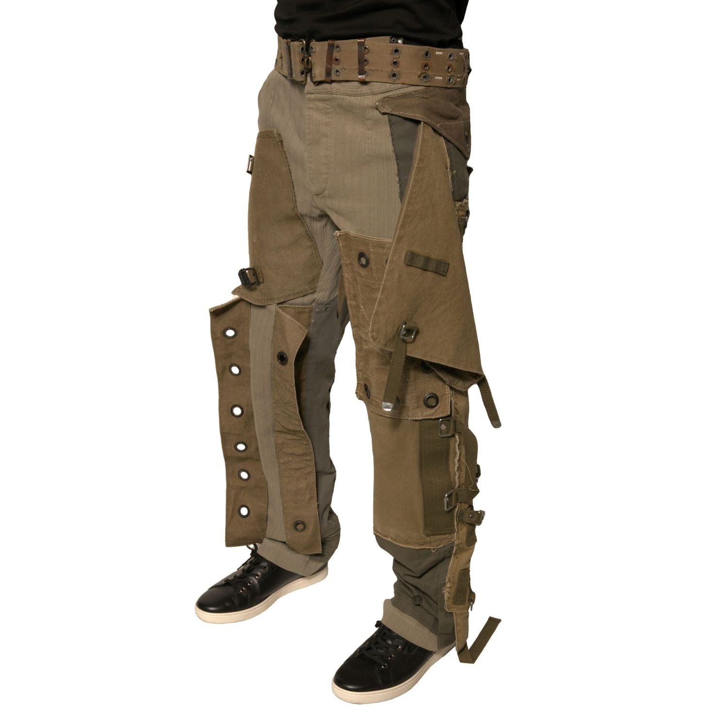 Front view with bag zipped and handles upright.