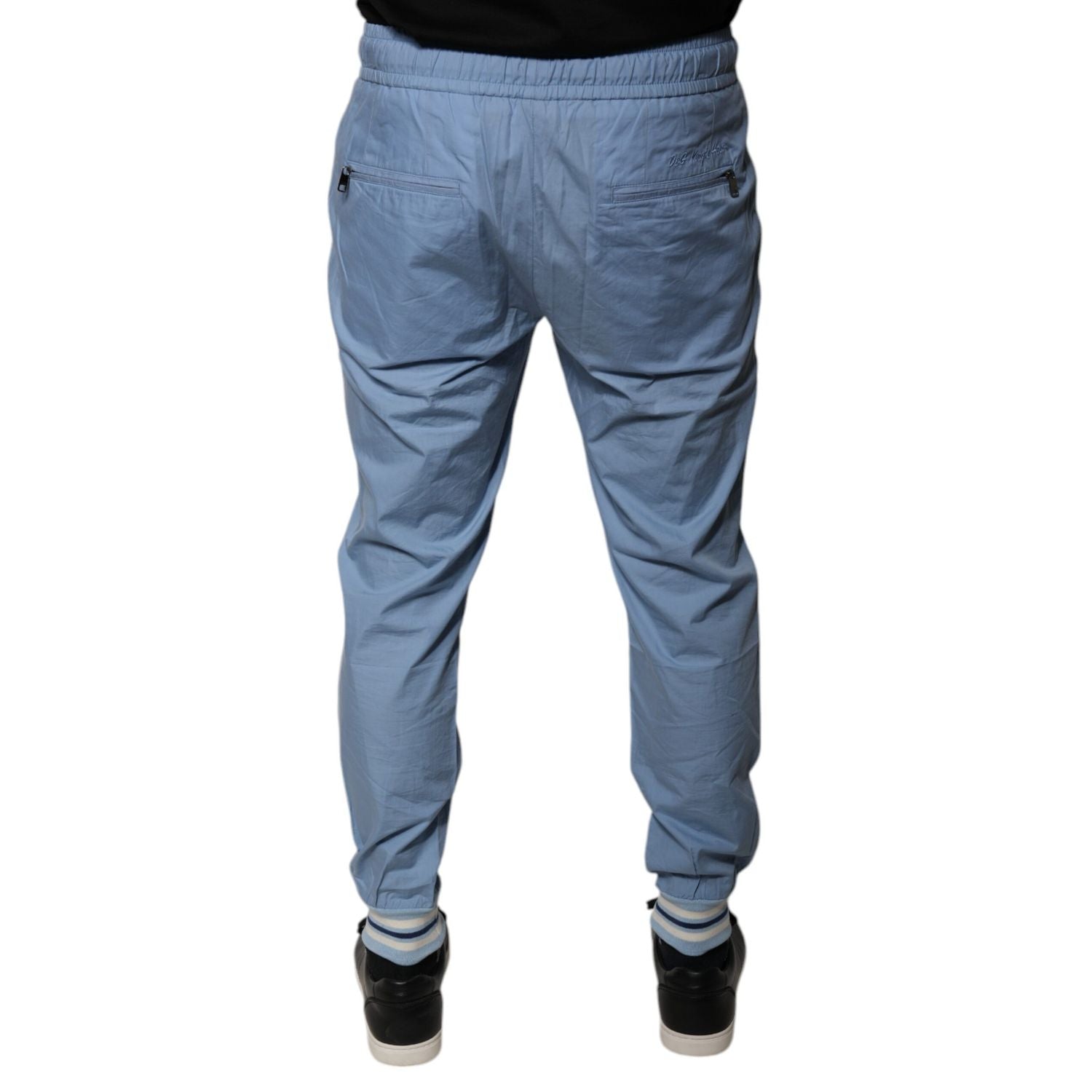 Front view with bag zipped and handles upright.
