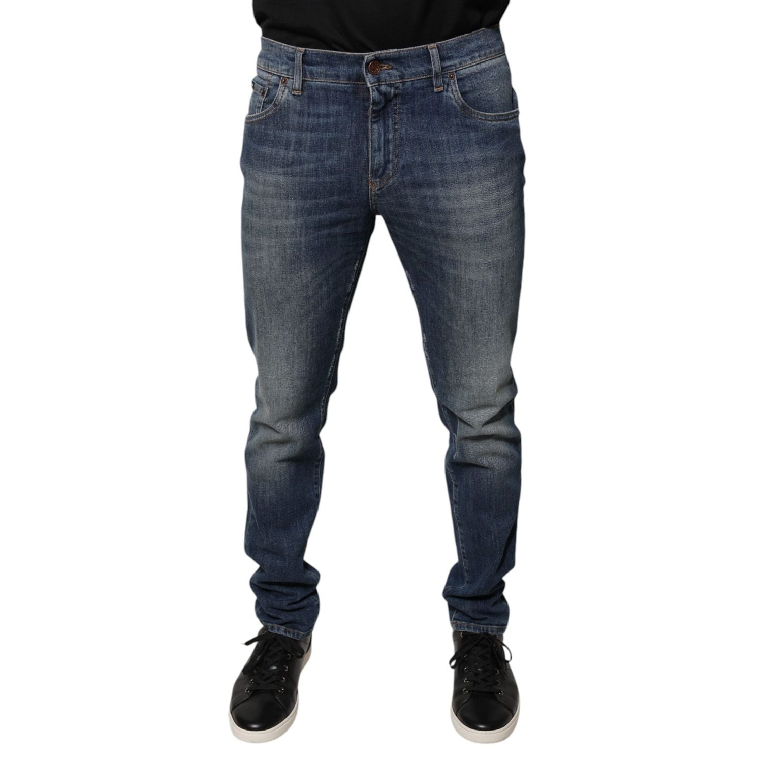 Front view with bag zipped and handles upright.
