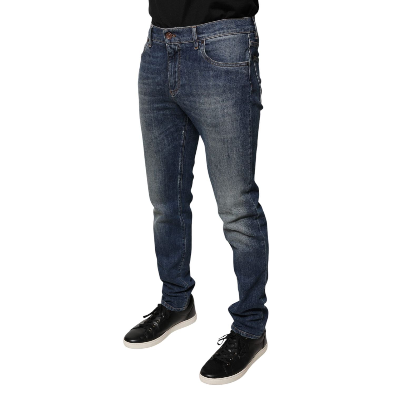 Front view with bag zipped and handles upright.