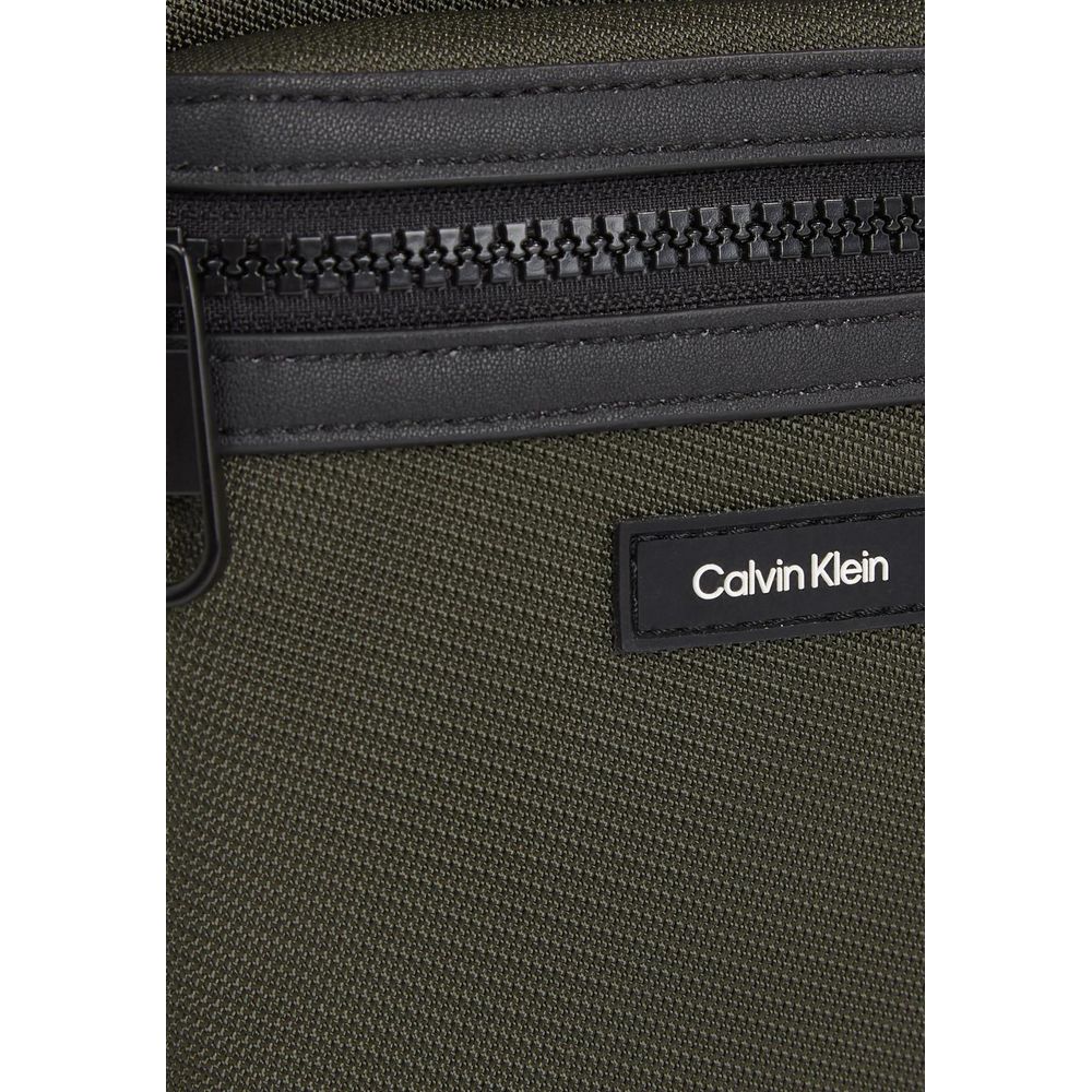 Front view with bag zipped and handles upright.