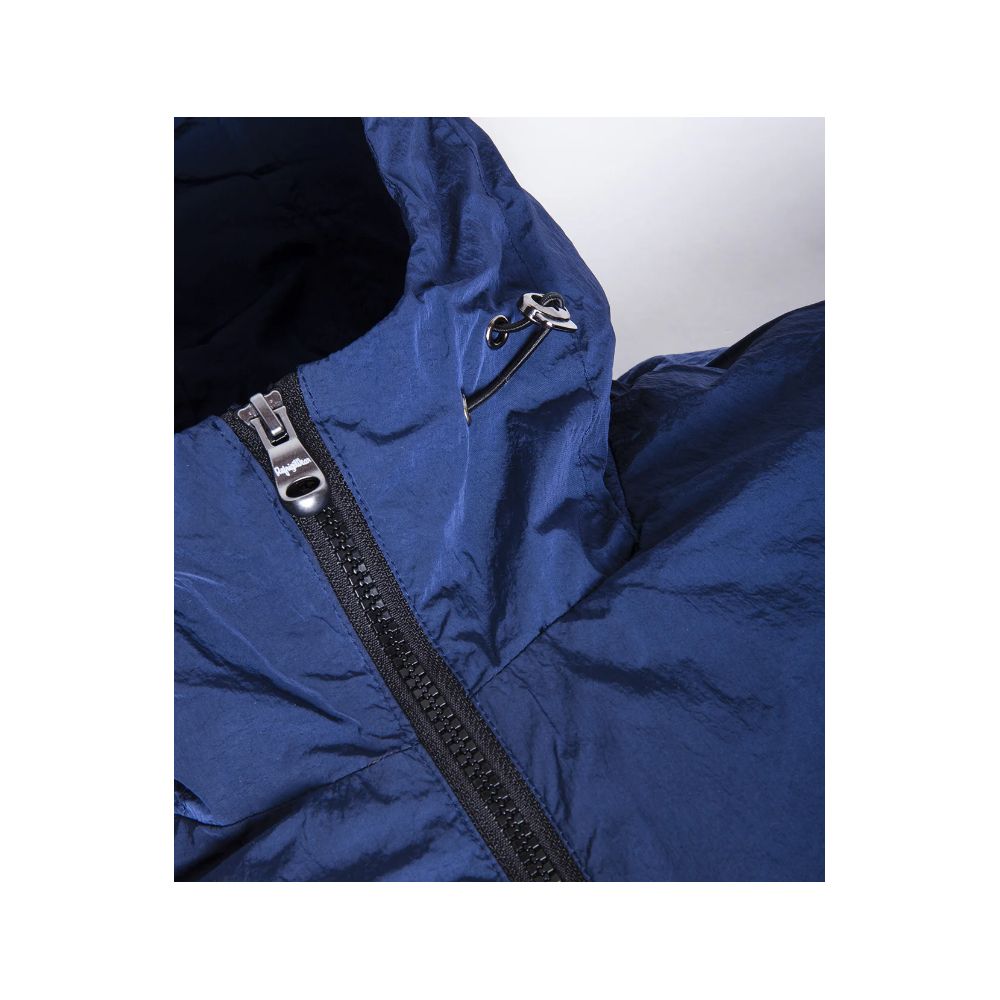 Front view with bag zipped and handles upright.