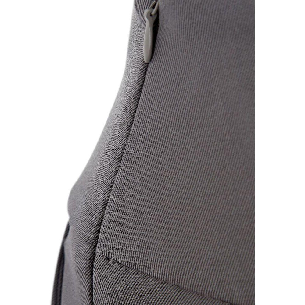 Front view with bag zipped and handles upright.
