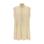 Quira Sleeveless Shirt with mandarin collar and button closure, featuring vintage design and side slits for a modern silhouette.