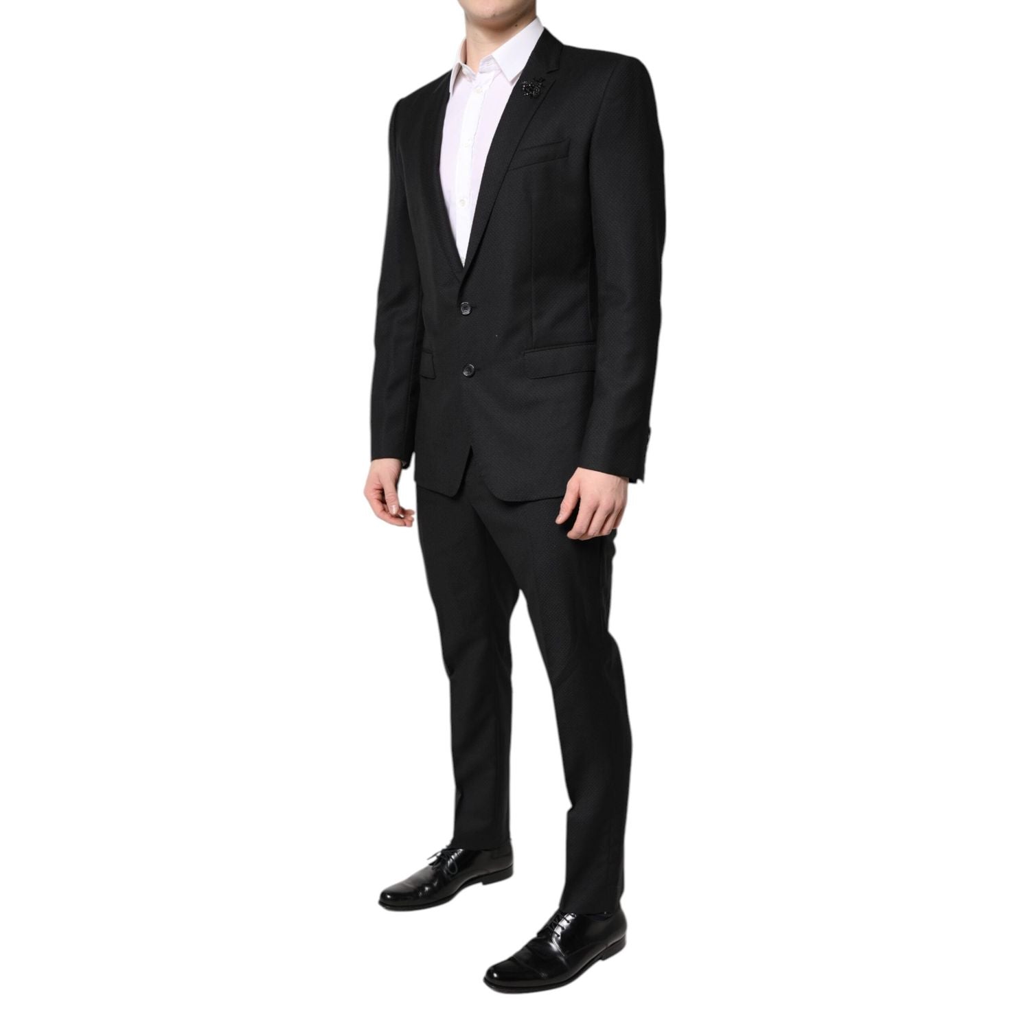 Front view with bag zipped and handles upright.