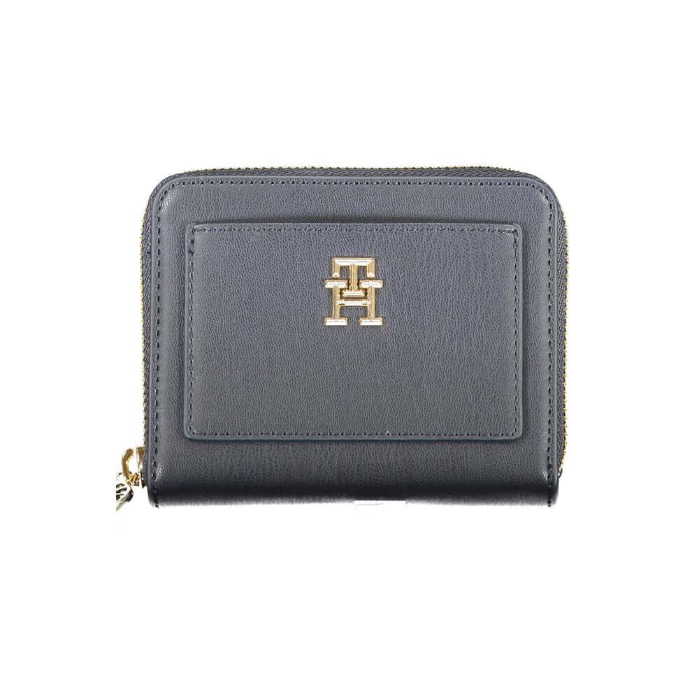 Front view with bag zipped and handles upright.
