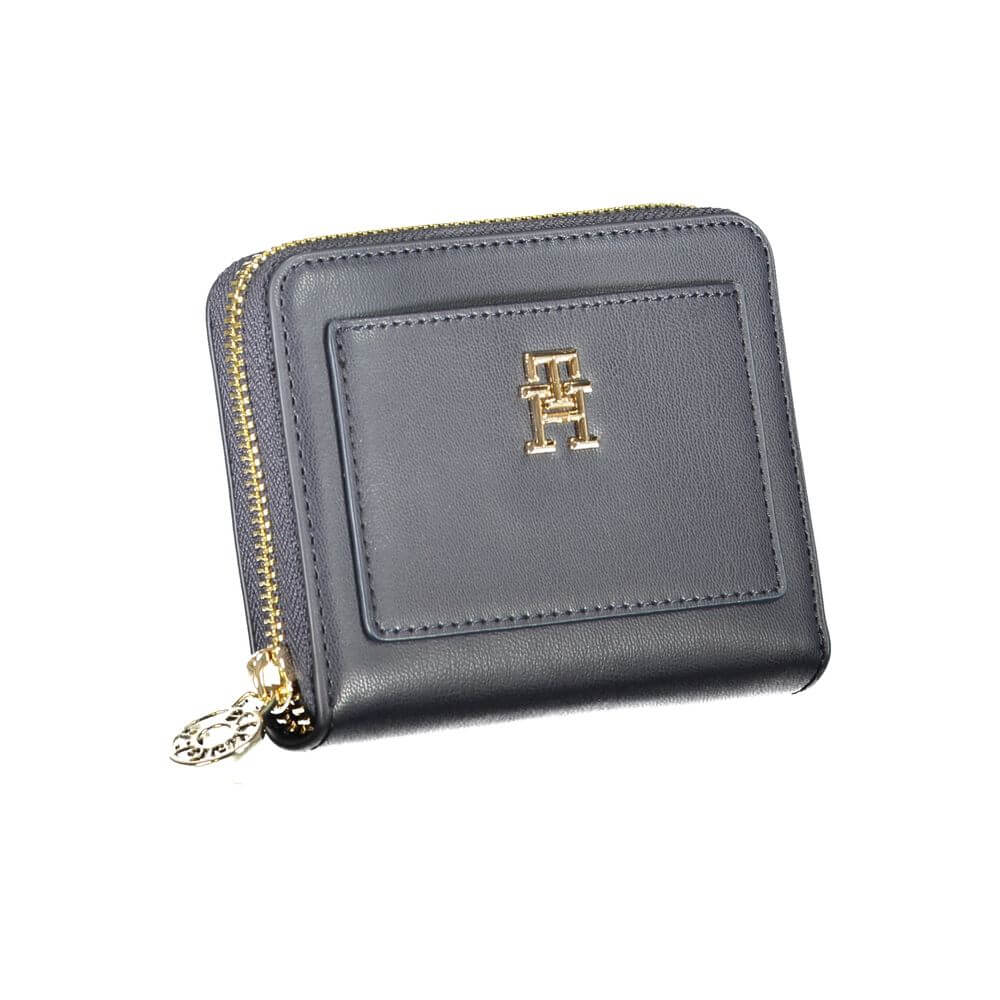 Front view with bag zipped and handles upright.