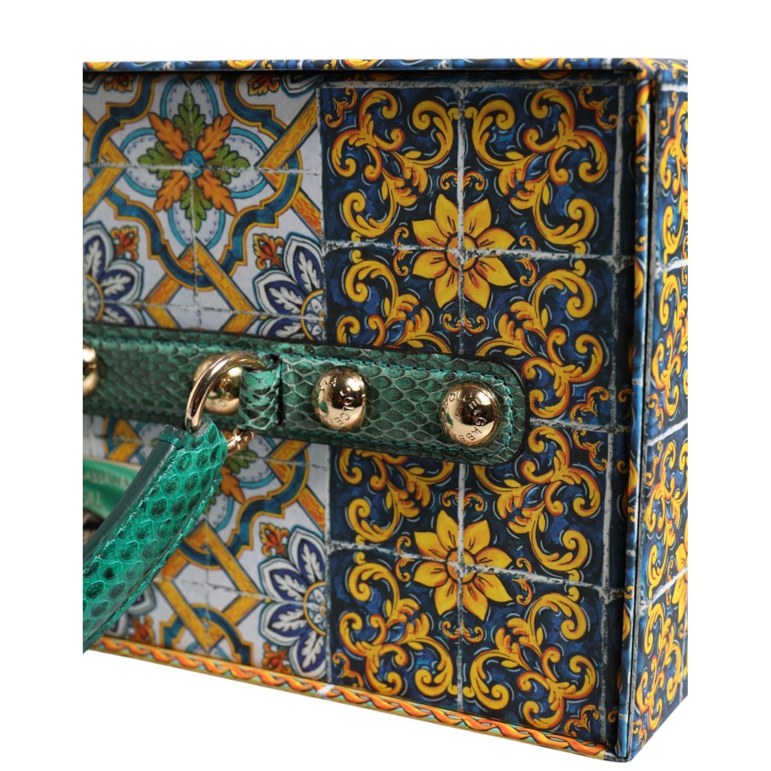 Front view with bag zipped and handles upright.