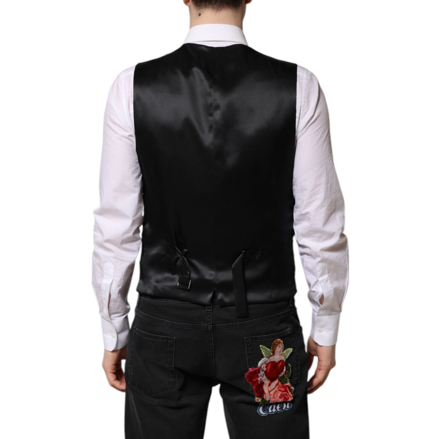 Front view with bag zipped and handles upright.
