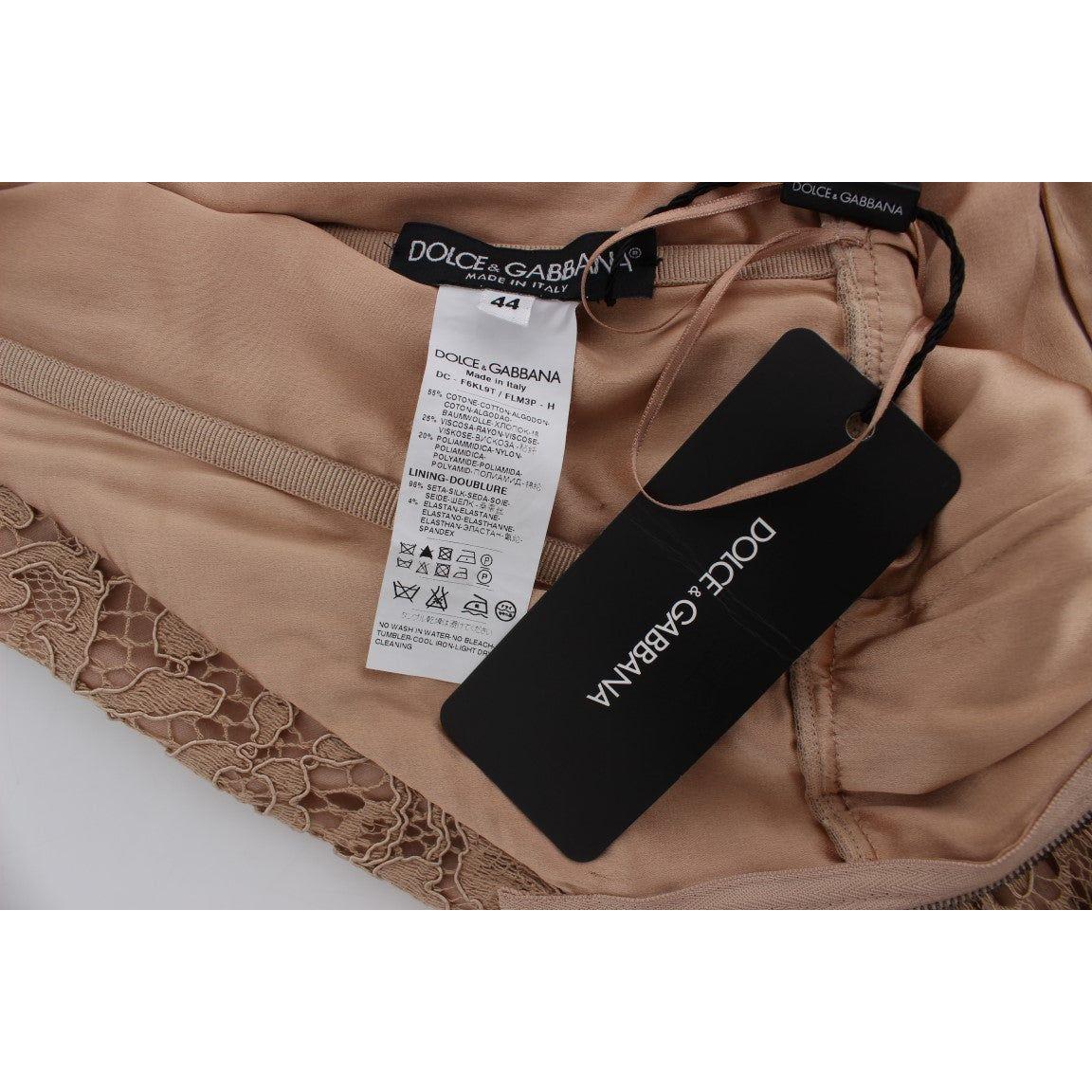 فستان ماكسي أنيق من الدانتيل باللون الوردي من دولتشي آند غابانا